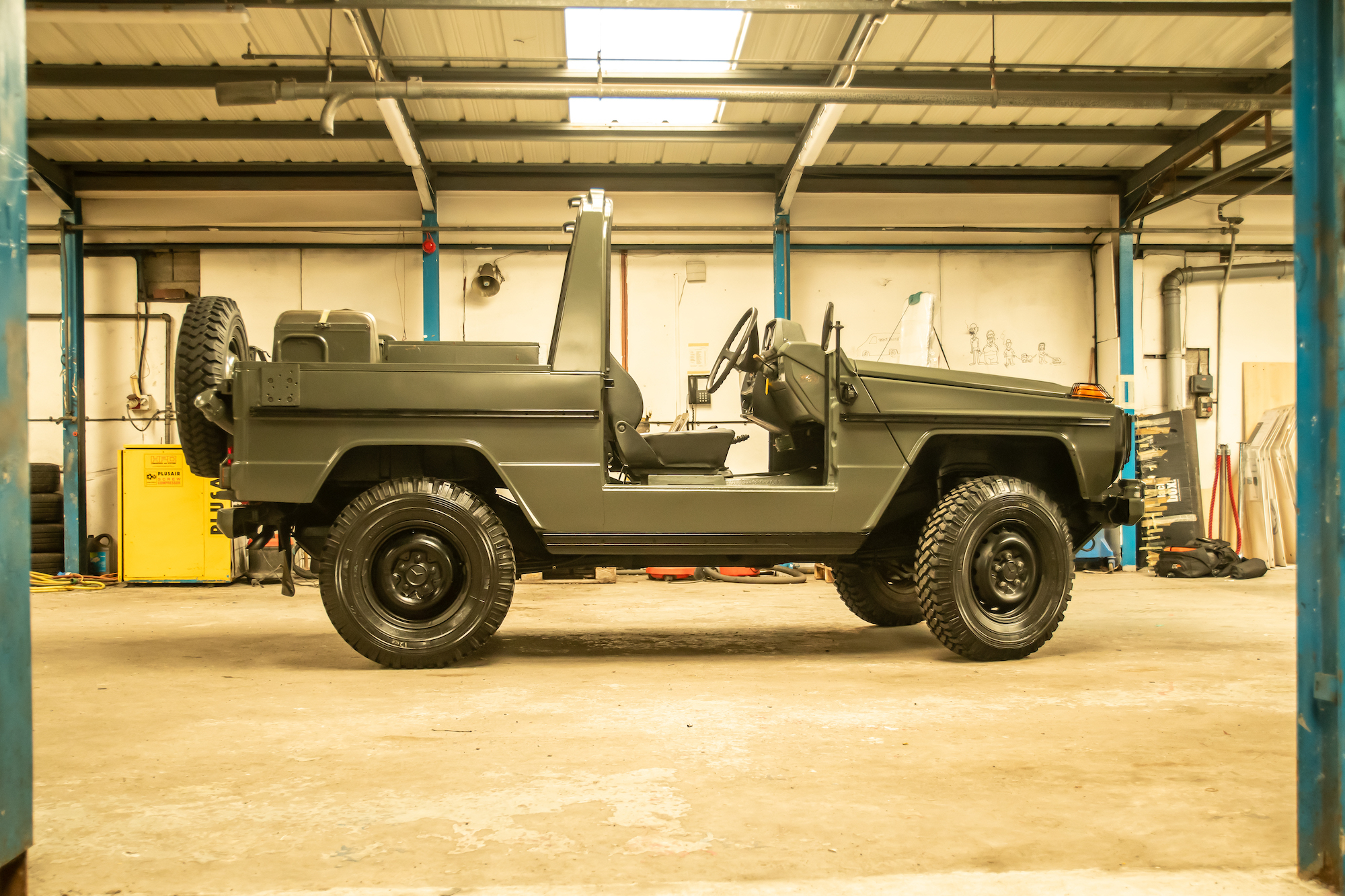 1987 MERCEDES-BENZ (W460) 240GD