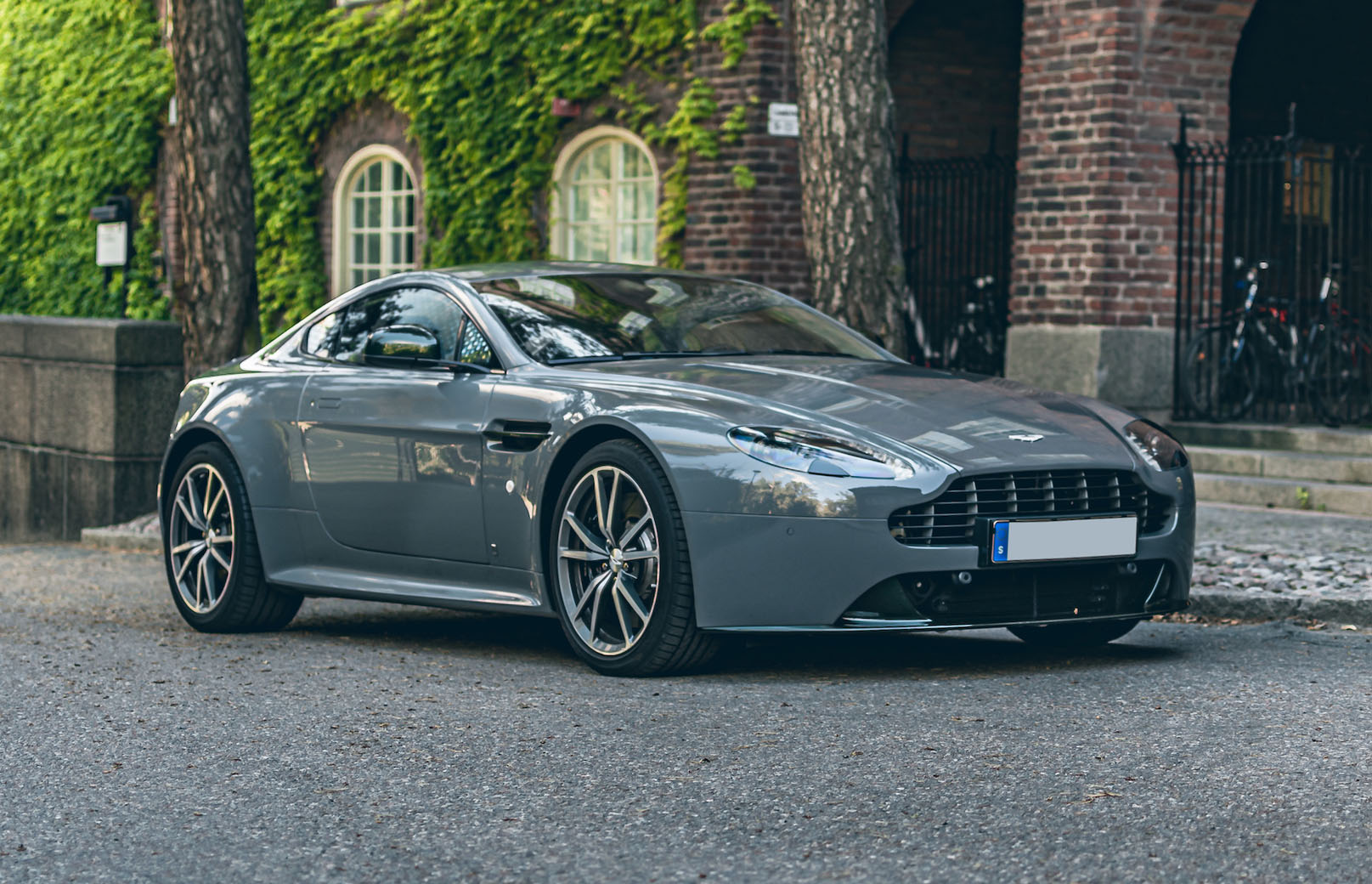 2016 ASTON MARTIN V8 VANTAGE S FOREST EDITION