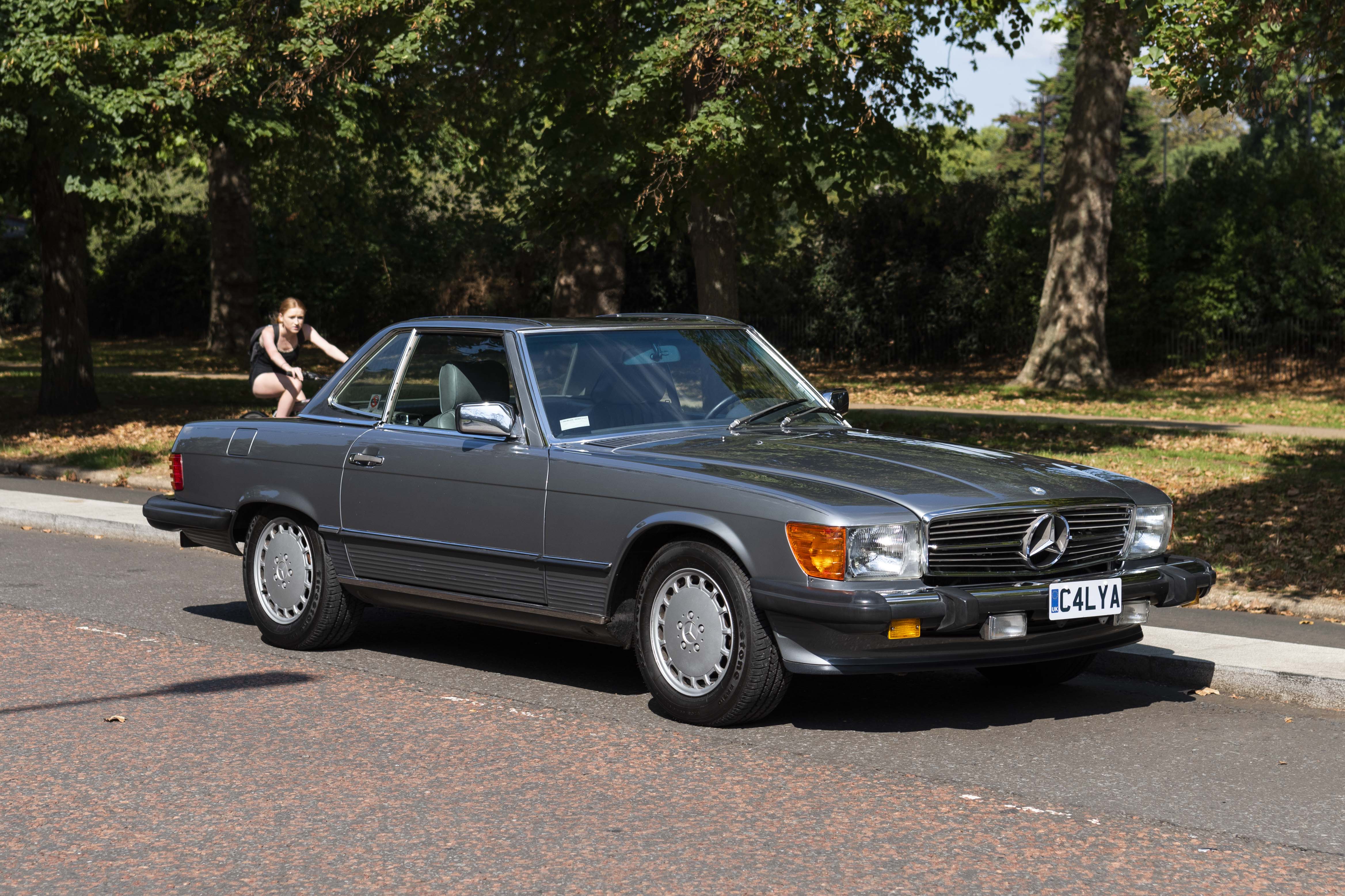 1989 MERCEDES-BENZ (R107) 560 SL