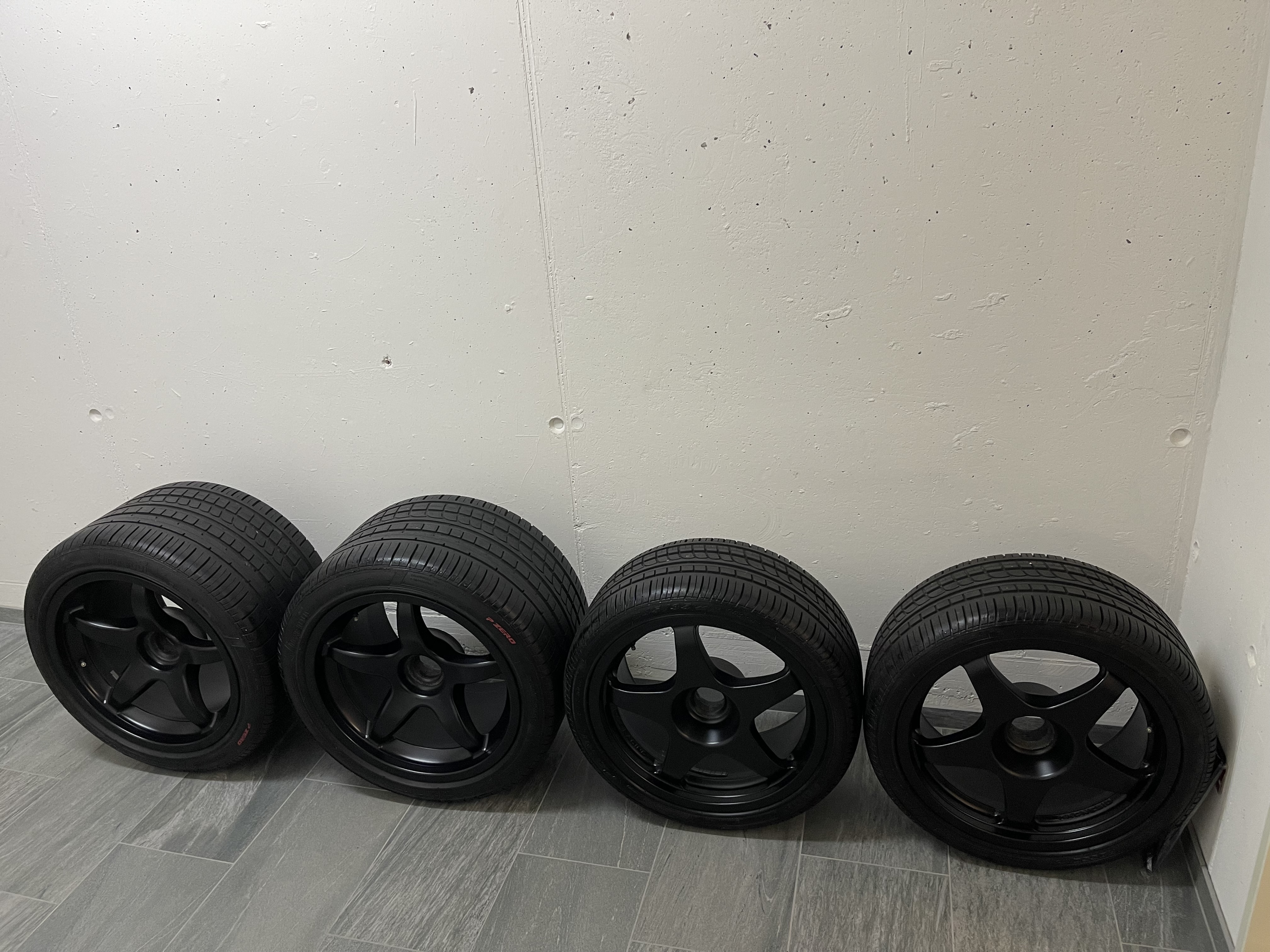 SET OF FERRARI F40 OZ RACING WHEELS AND TYRES