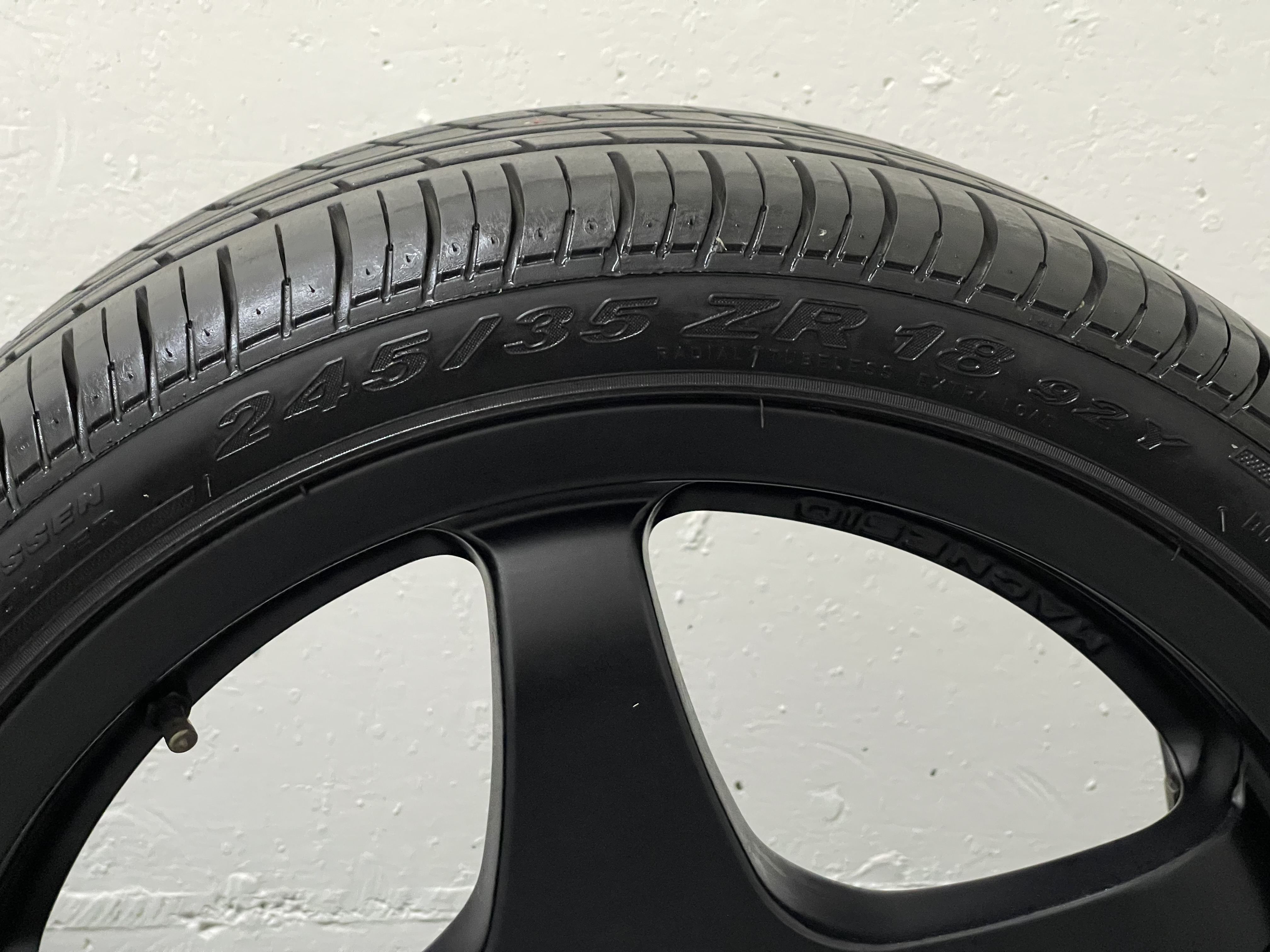 SET OF FERRARI F40 OZ RACING WHEELS AND TYRES