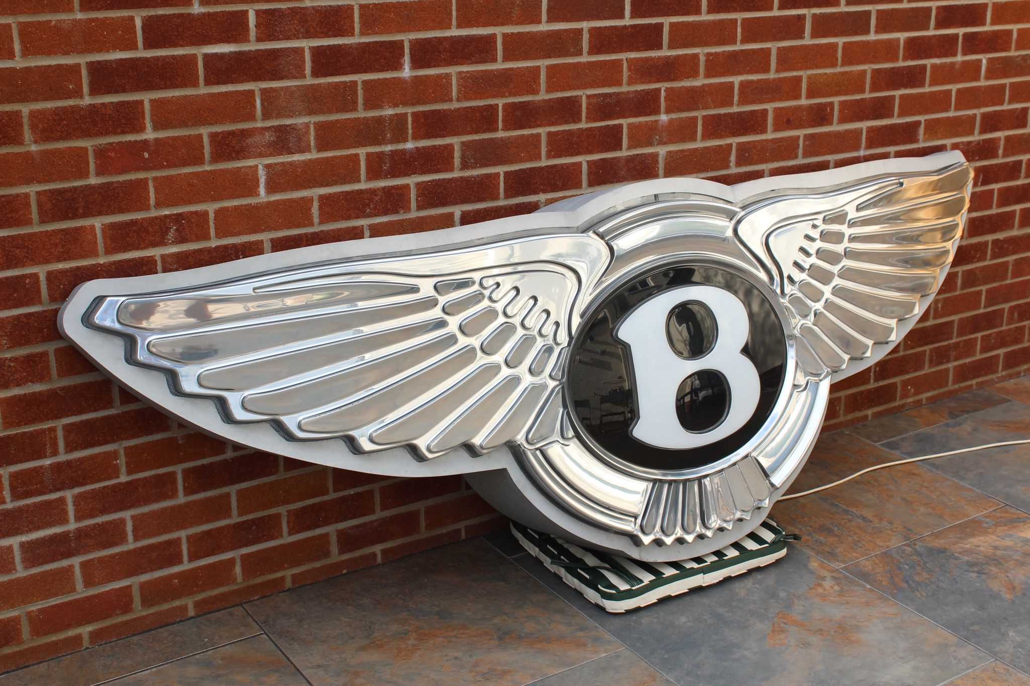 BENTLEY WINGS ILLUMINATED DEALERSHIP SIGN