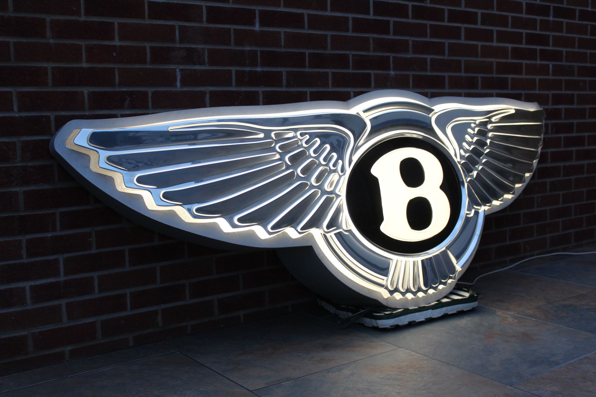BENTLEY WINGS ILLUMINATED DEALERSHIP SIGN