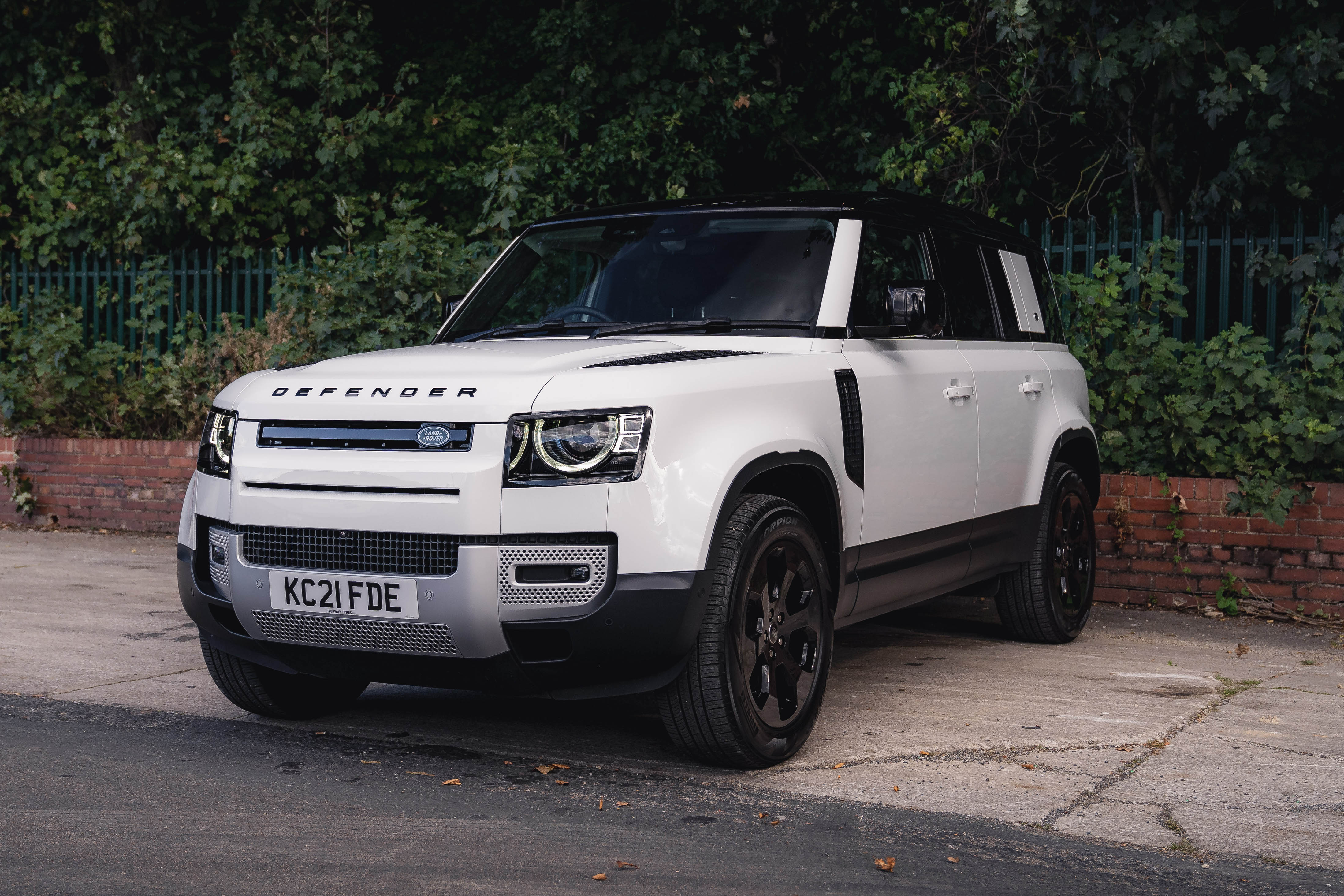 2021 LAND ROVER DEFENDER 110 P300 - 7 SEATER