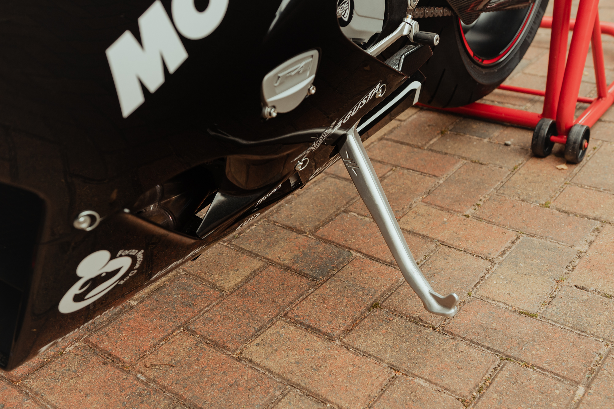 Extrémité De Guidon RIZOMA MA303B – Pour MV Agusta F4 1000 RR (2010-2011) – Noir – Fabriqué En Italie