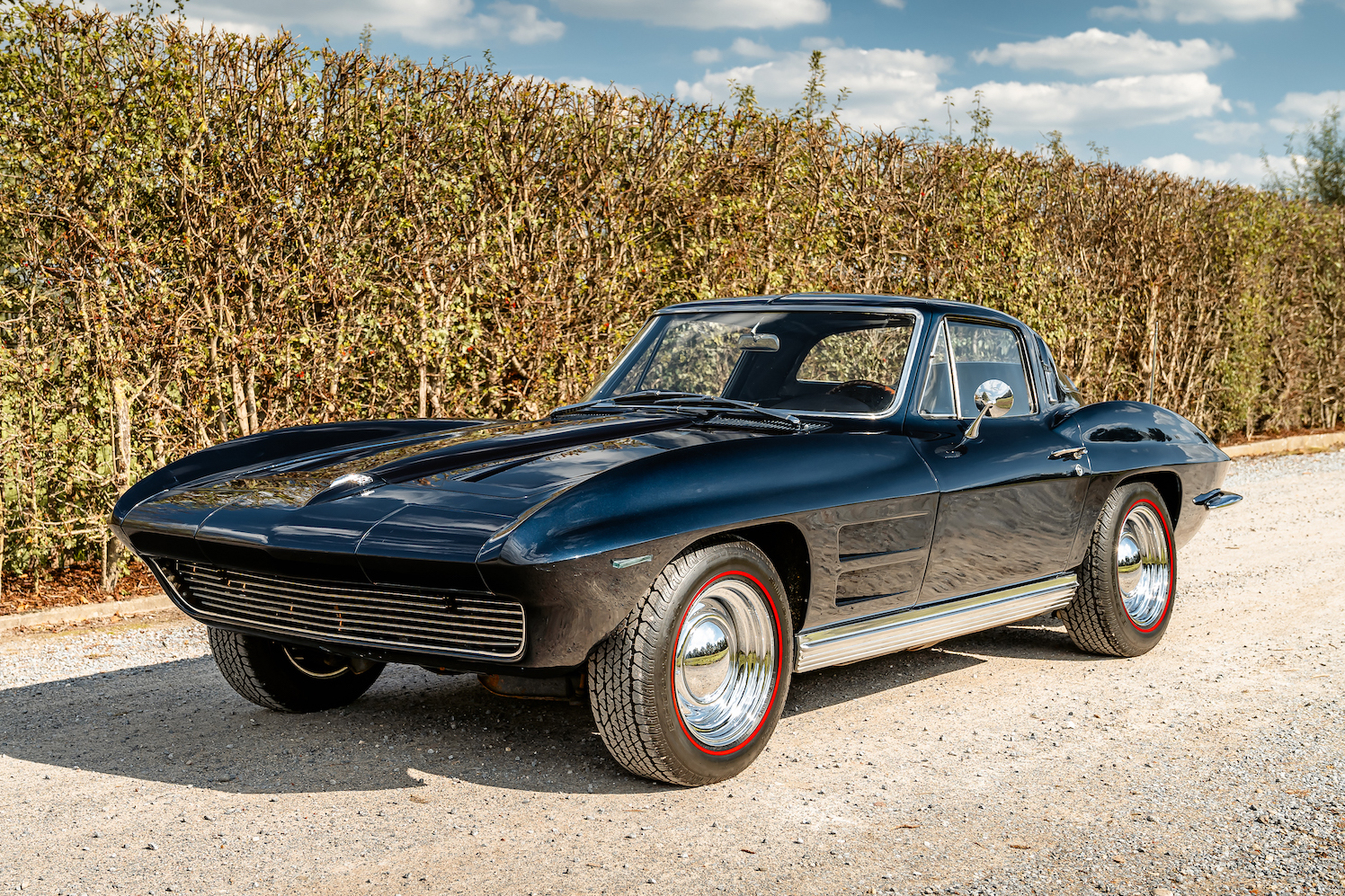 1964 CHEVROLET CORVETTE STINGRAY (C2) COUPE