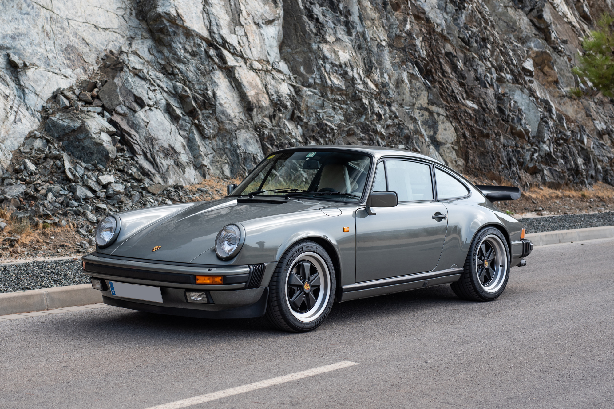 1986 PORSCHE 911 CARRERA 3.2 - 28,850 KM