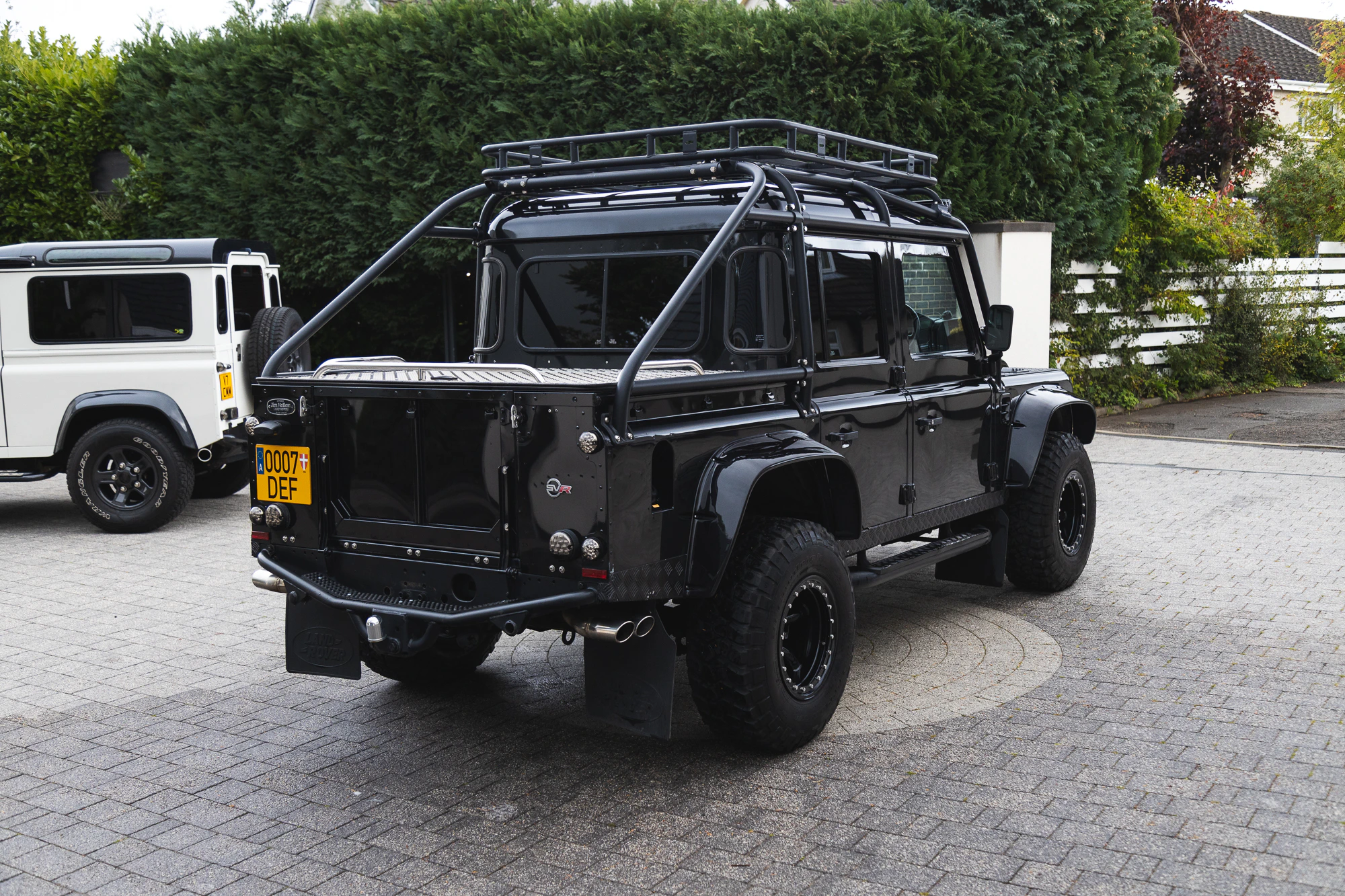 2013 LAND ROVER DEFENDER 110 XS - SPECTRE EVOCATION