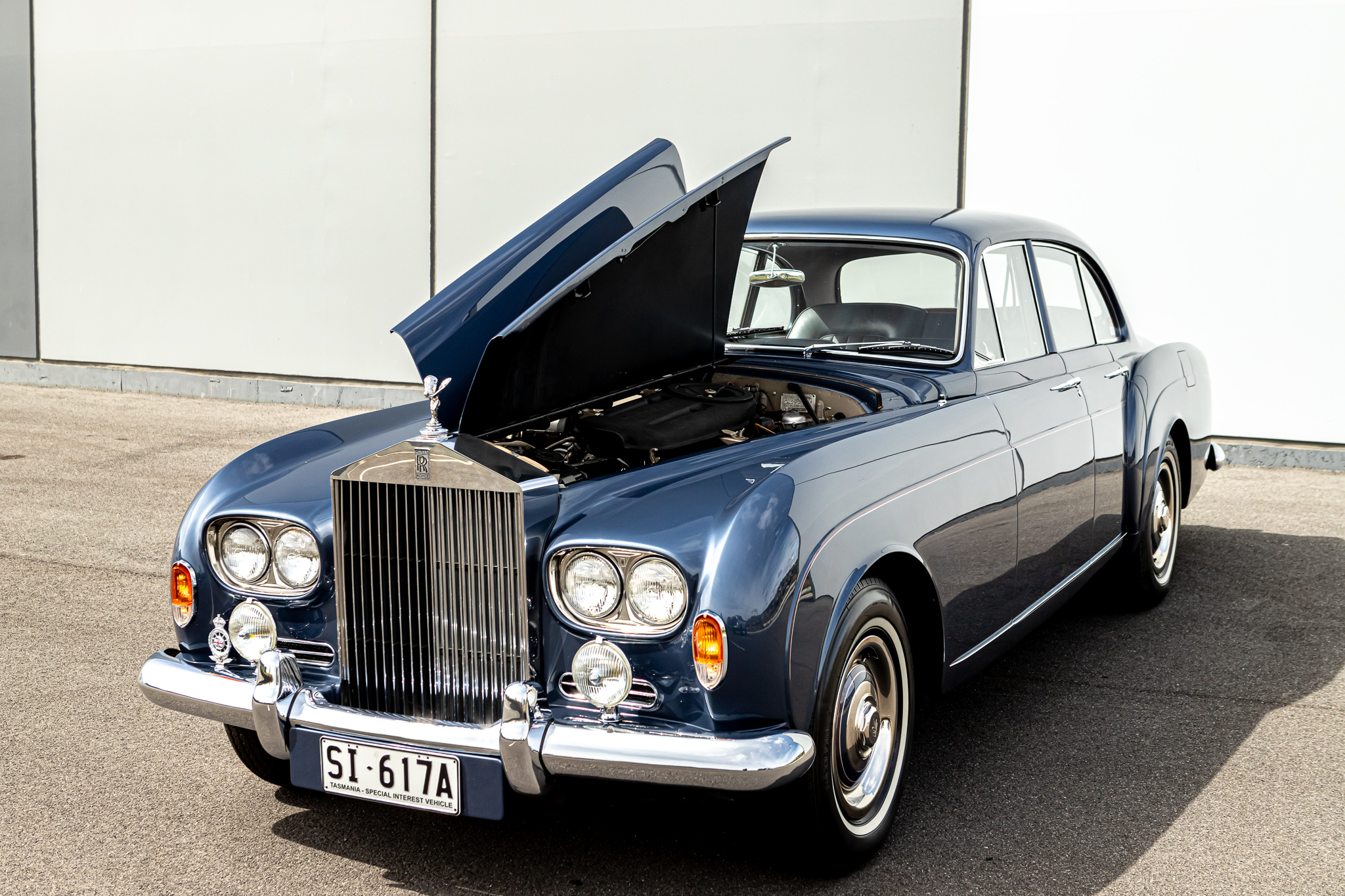 At Classic Car Hire we offer a fine selection of classic vintage and  luxury cars Based in Surrey  Classic Car Hire