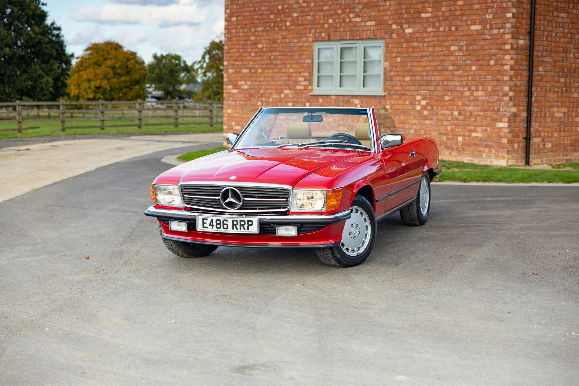 1987 MERCEDES-BENZ (R107) 560 SL - 21,516 MILES