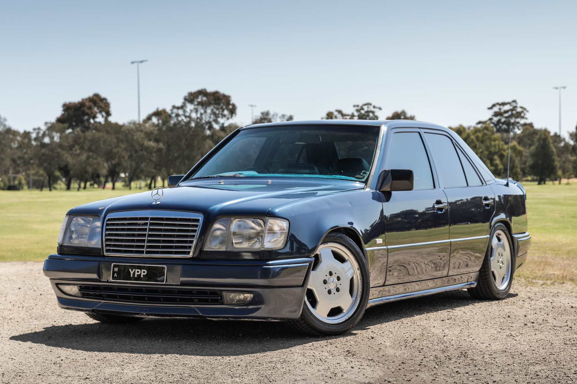 1987 MERCEDES-BENZ (W124) 260 E