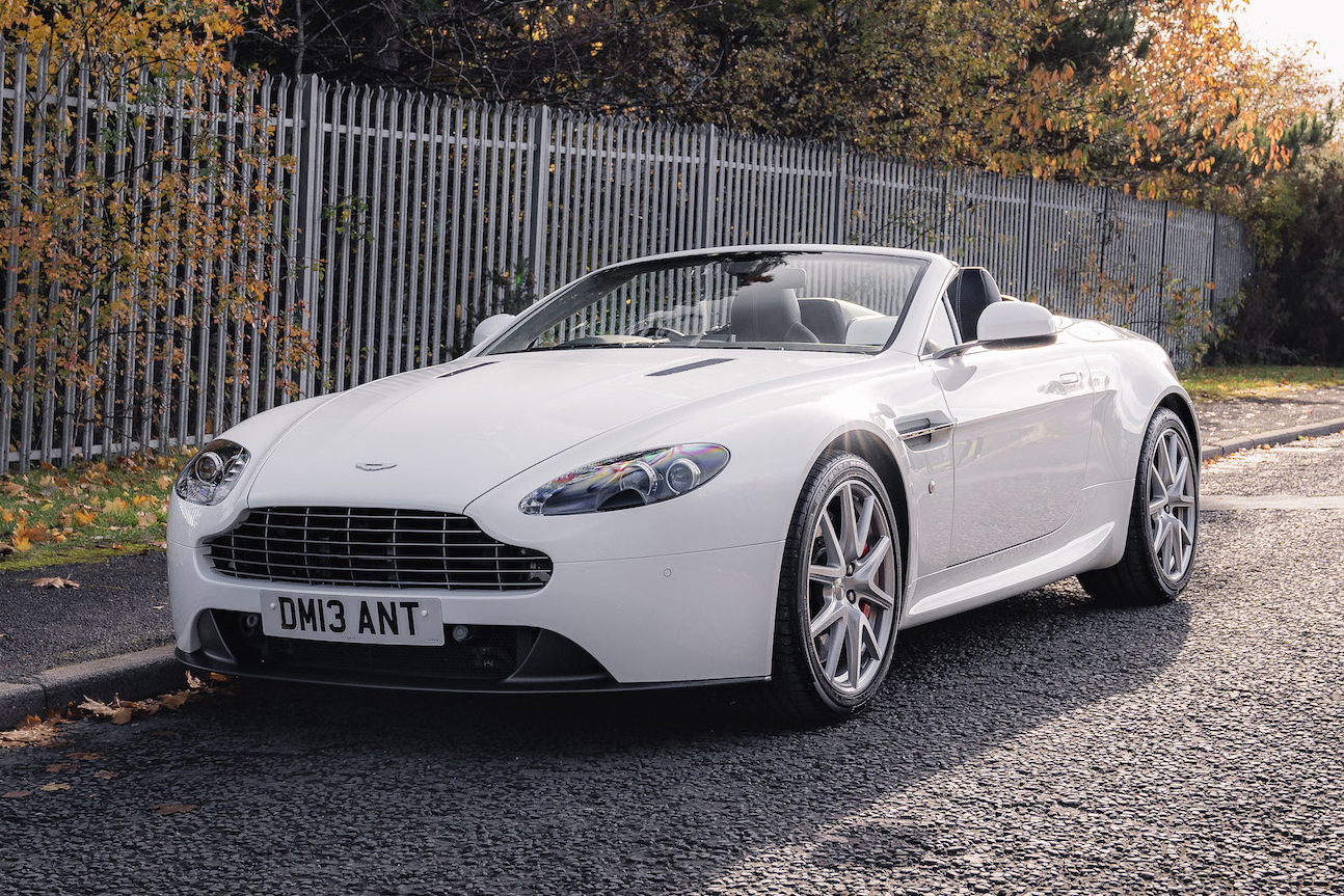 2013 ASTON MARTIN V8 VANTAGE ROADSTER - 14,580 MILES