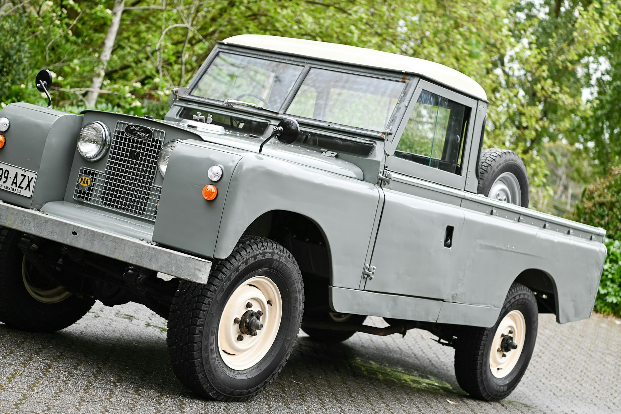 1962 LAND ROVER SERIES IIA 109