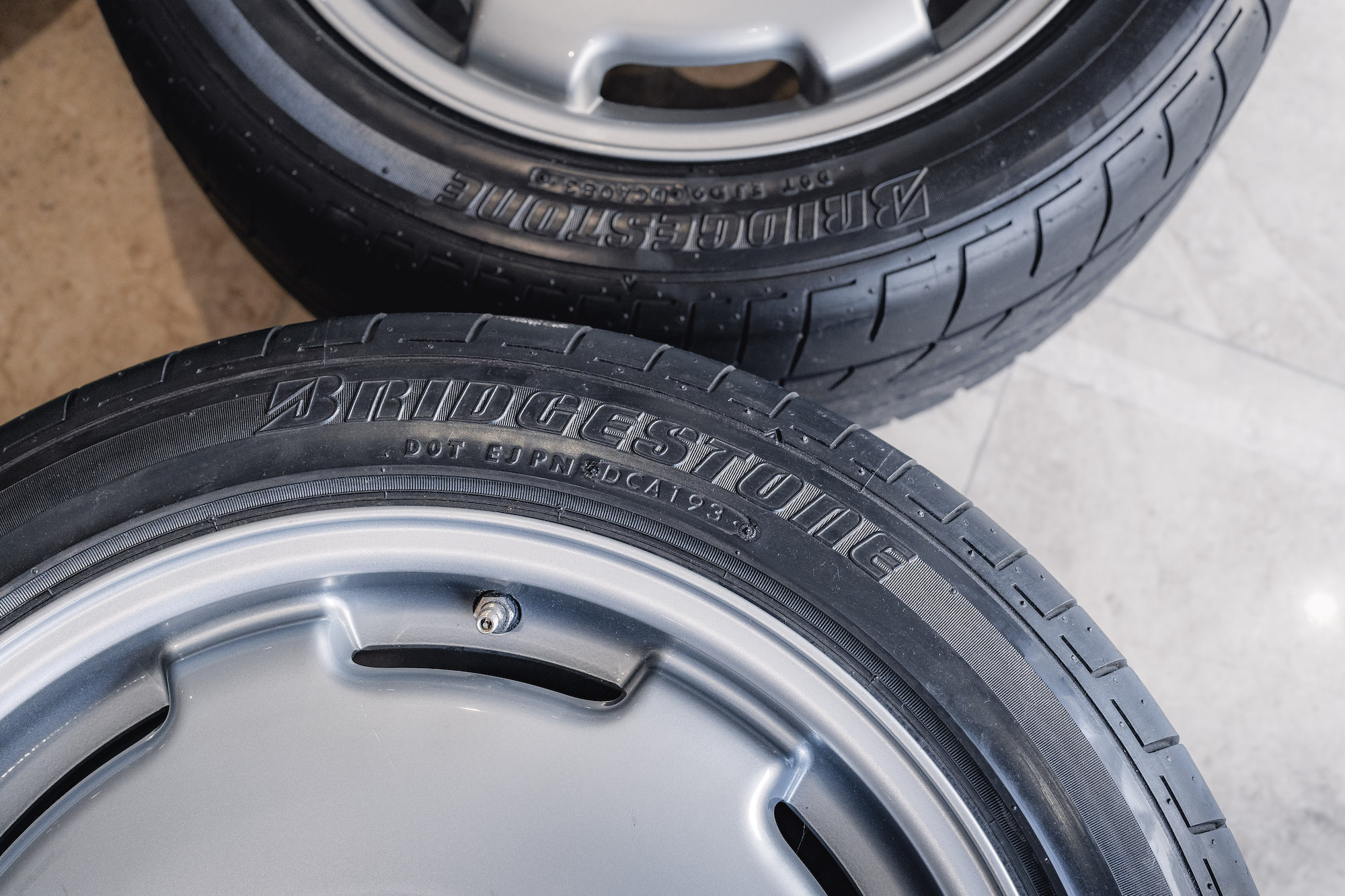 SET OF JAGUAR XJ220 WHEELS AND TYRES