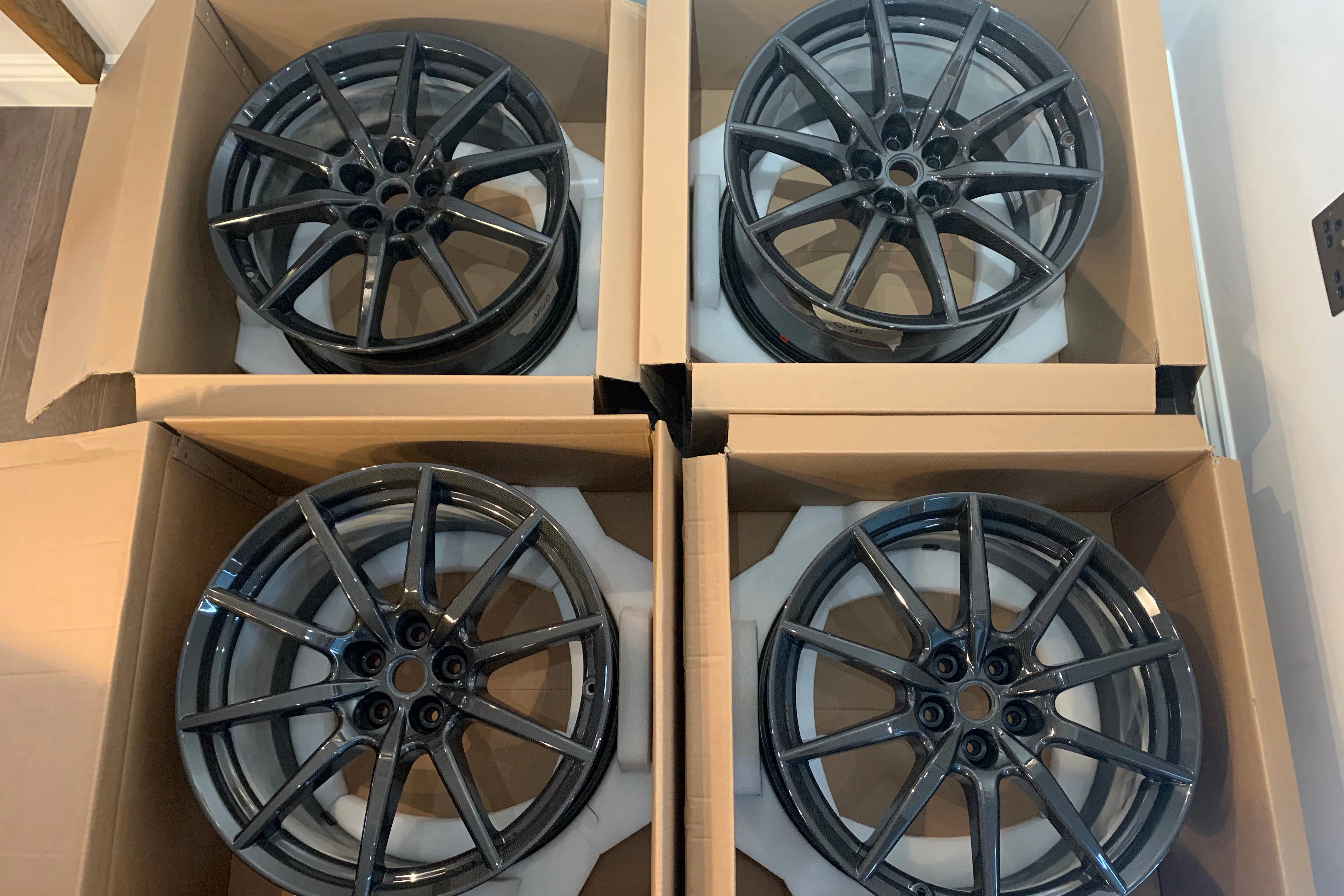 SET OF FERRARI SF90 CARBON FIBRE WHEELS