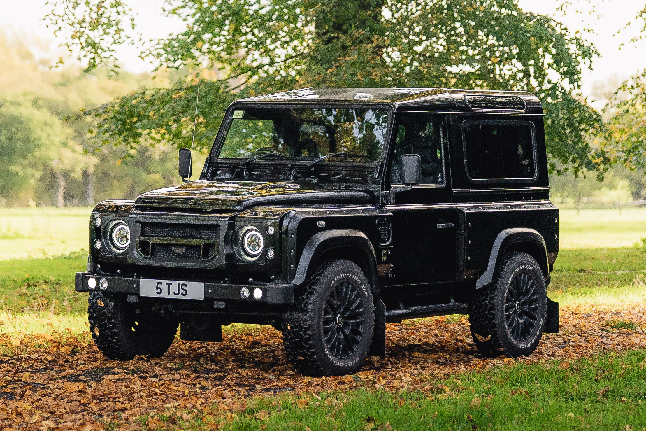 2015 LAND ROVER DEFENDER 90 XS STATION WAGON 'KAHN' - 14,211 MILES