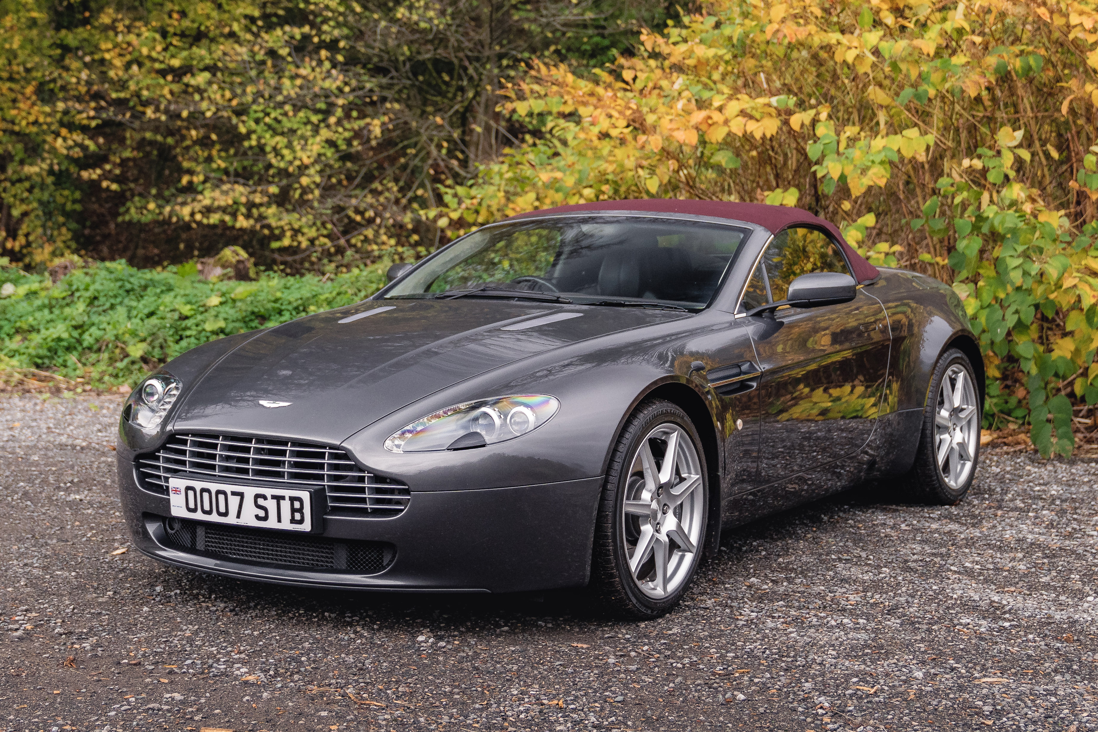 2009 ASTON MARTIN V8 VANTAGE ROADSTER - 15,616 MILES