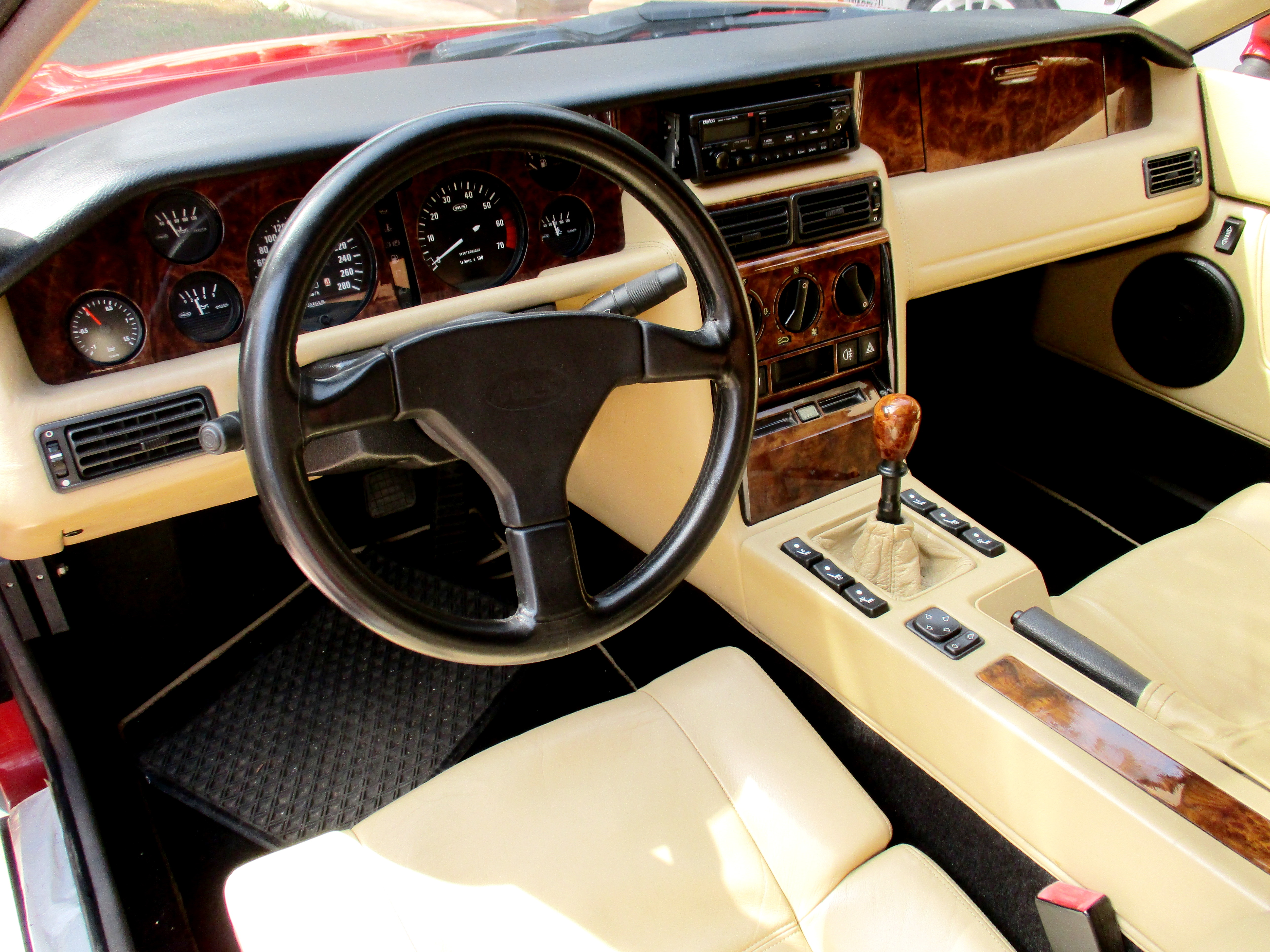 https://collectingcars.imgix.net/016186/10.JPG?fit=clip&w=2000&auto=format,compress&cs=srgb&q=85