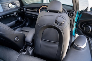 MINI Cooper S Convertible (F57) / In Depth Walkaround Exterior & Interior 