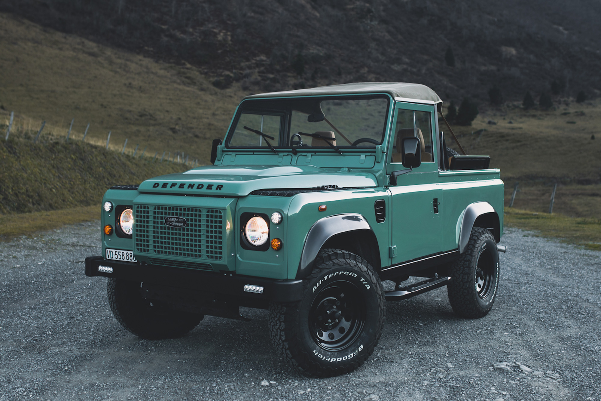 1988 LAND ROVER 90 ‘BIKINI TOP’ – RESTOMOD