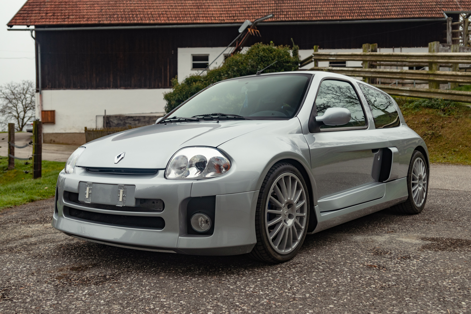Miniature Ottomobile 1/18 - Renault Clio V6 Phase 1 - Gris (2001) - OT1034 - Occasion