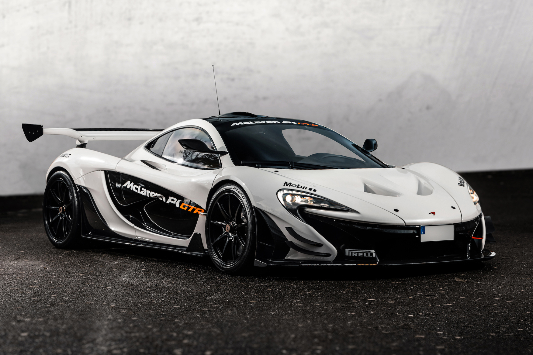 2016 MCLAREN P1 GTR - ROAD LEGAL