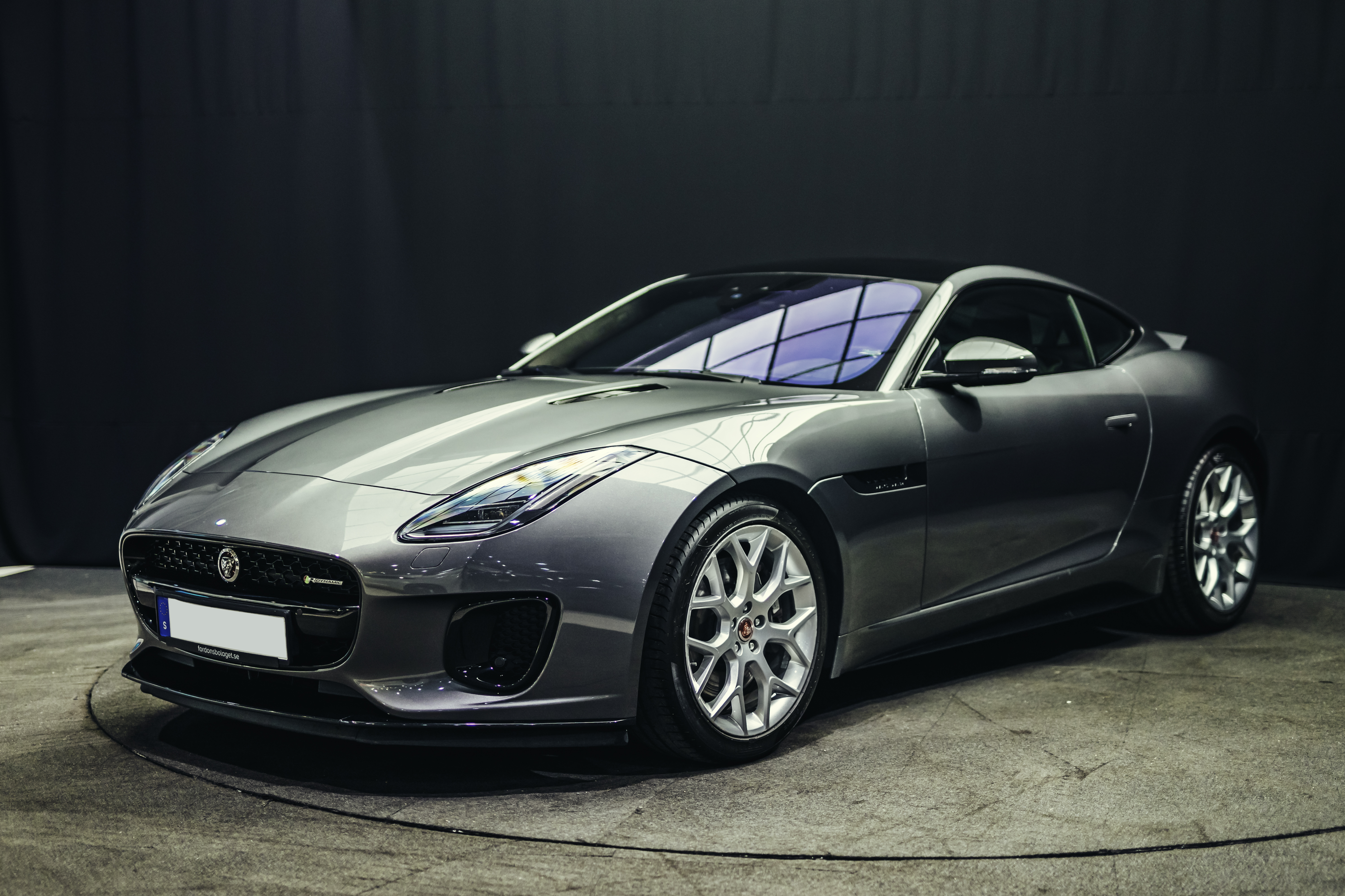 2018 JAGUAR F-TYPE P300 R-DYNAMIC