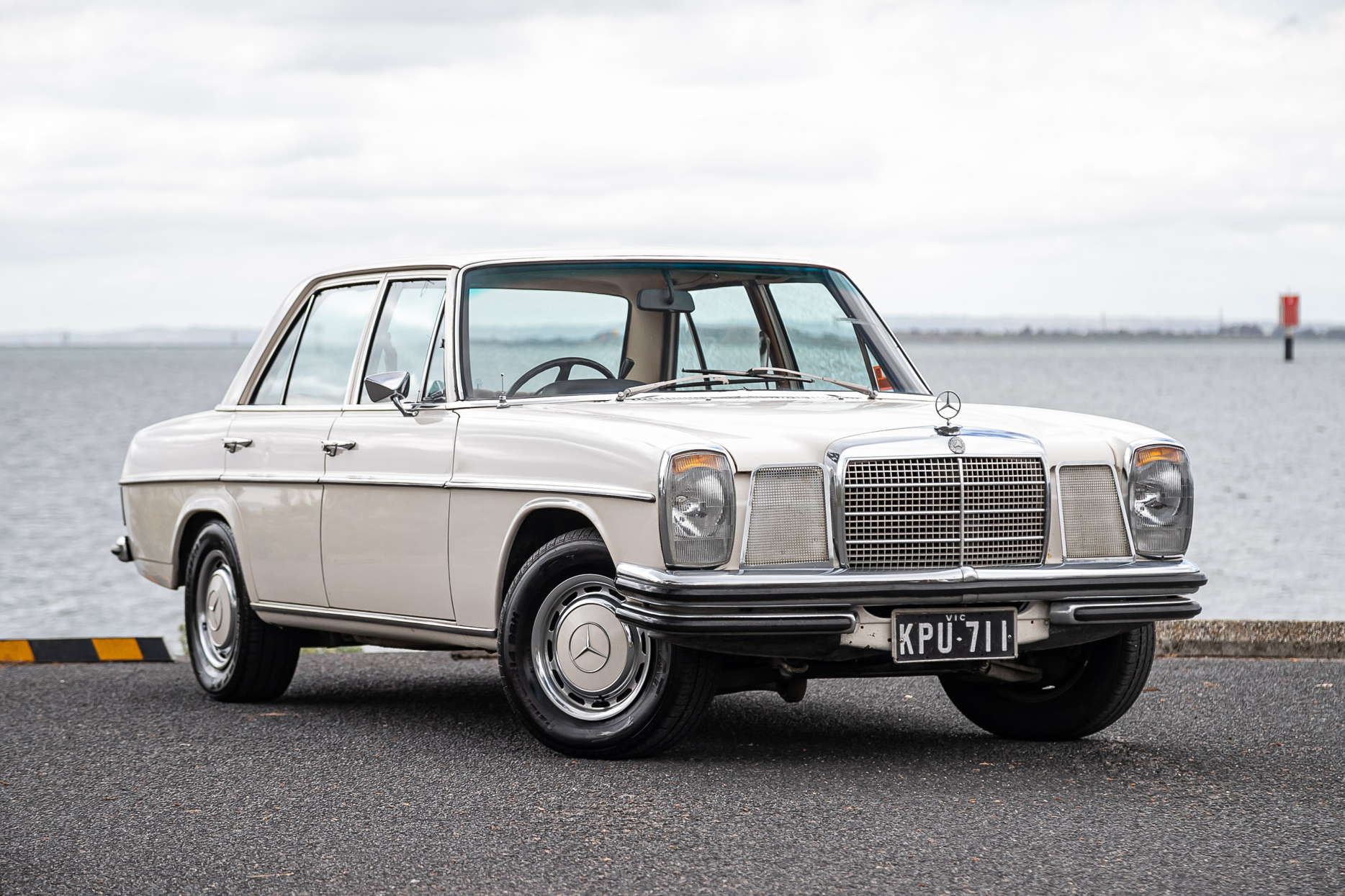 1970 MERCEDES-BENZ (W114) 250 SALOON