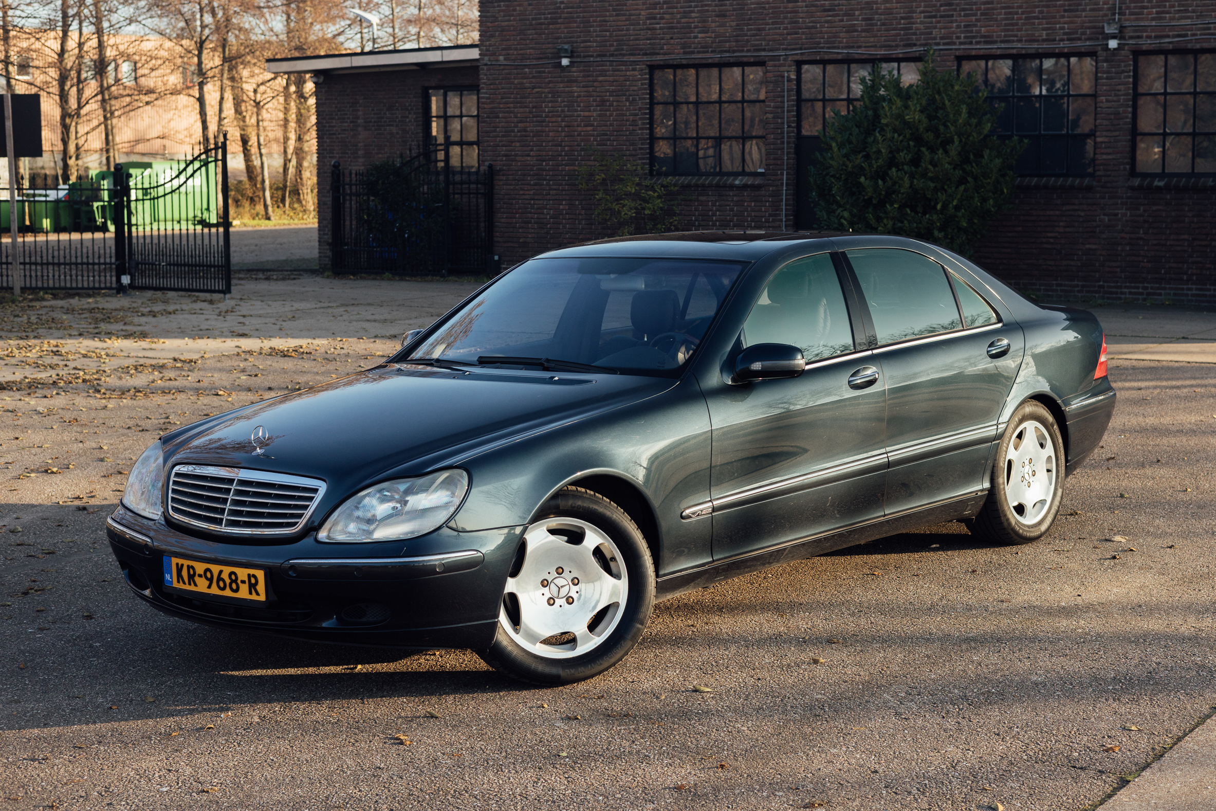 2002 MERCEDES-BENZ (W220) S600