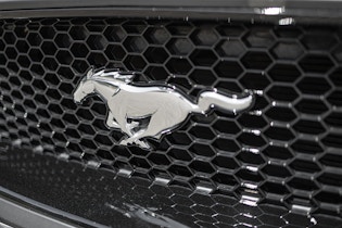 Ford Mustang GT: Xem ngay hình ảnh của chiếc xe Ford Mustang GT, với thiết kế thể thao tinh tế và sức mạnh cực đại. Sẽ không có gì tuyệt vời hơn khi được sở hữu và trải nghiệm trên những con đường thịnh vượng.