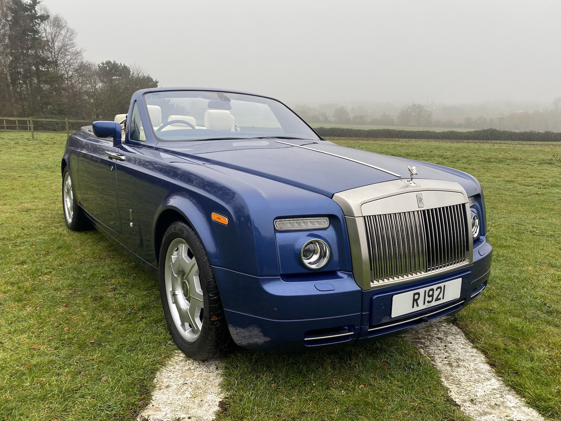 2008 Rolls Royce Drophead Coupe in Red  Front seats Stock Photo  Alamy