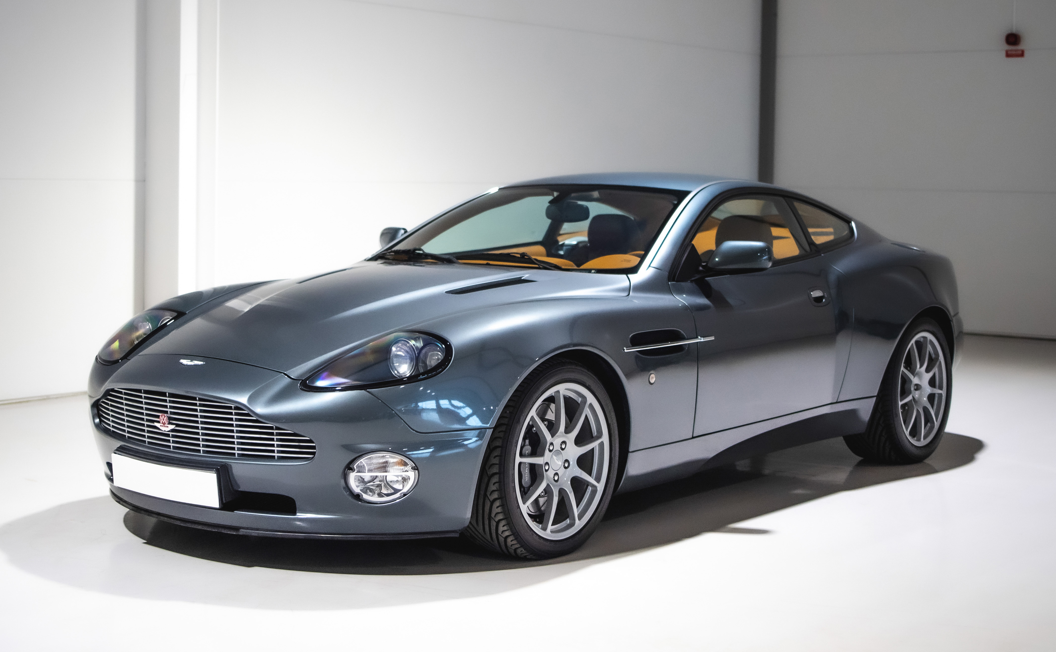 2002 ASTON MARTIN VANQUISH