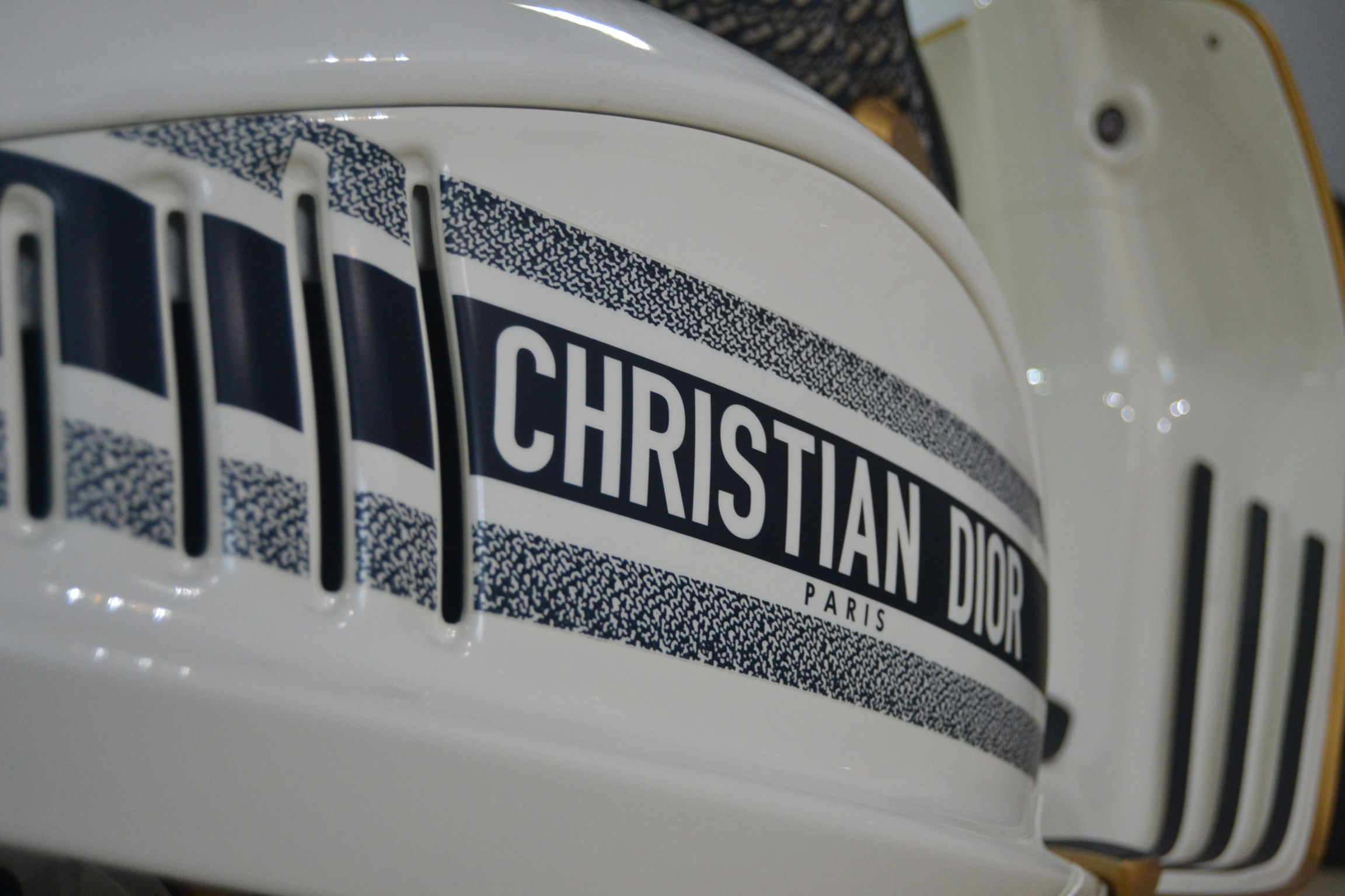 Vespa 946 - Christian Dior - CharityStars