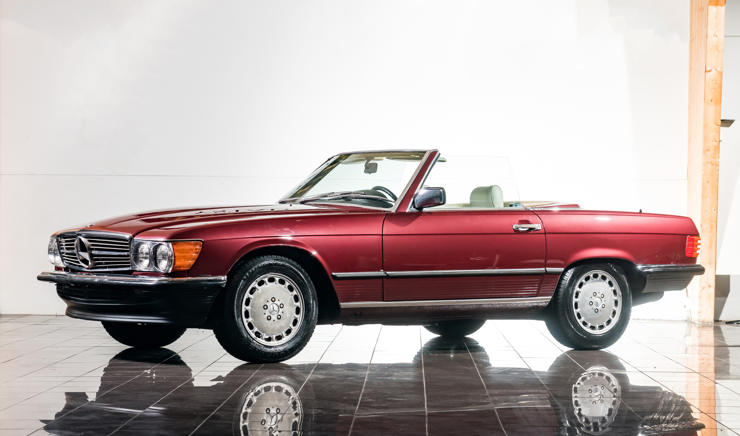 1989 MERCEDES-BENZ (R107) 560 SL