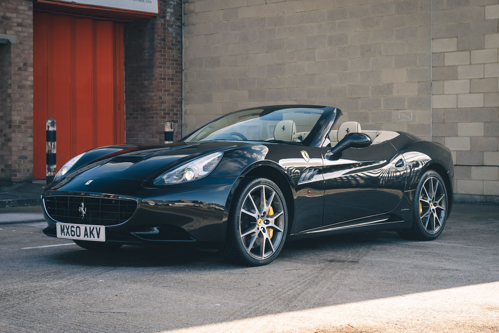 2011 FERRARI CALIFORNIA - 19,677 MILES