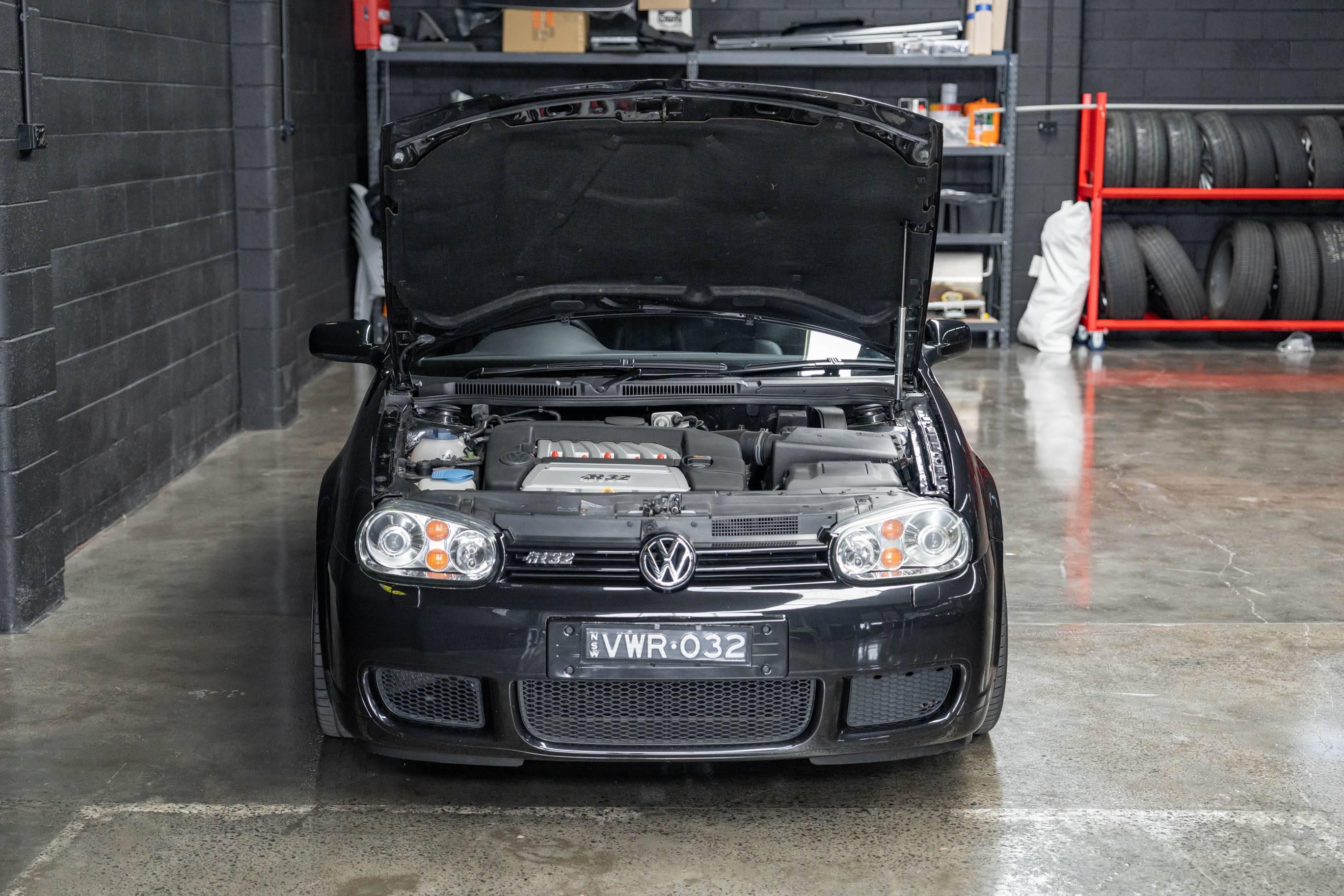 2004 VOLKSWAGEN GOLF (MK4) R32 - 24,411 KM