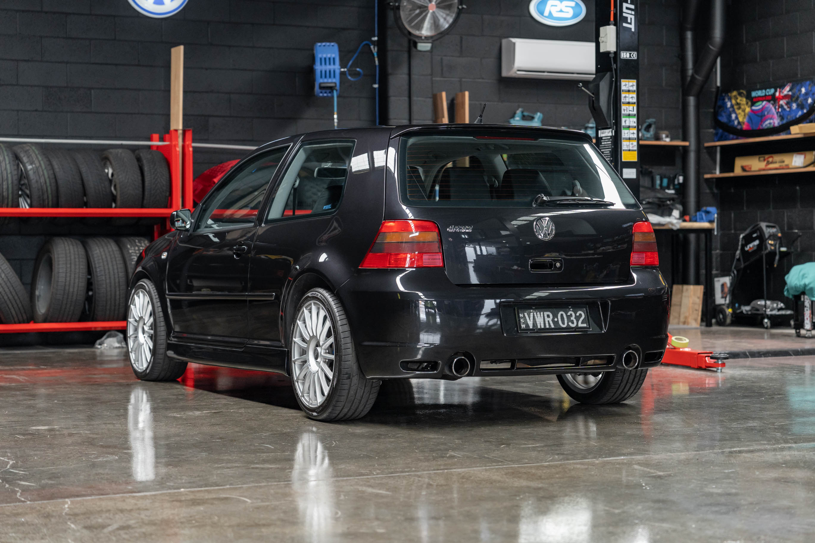2004 VOLKSWAGEN GOLF (MK4) R32 - 24,411 KM