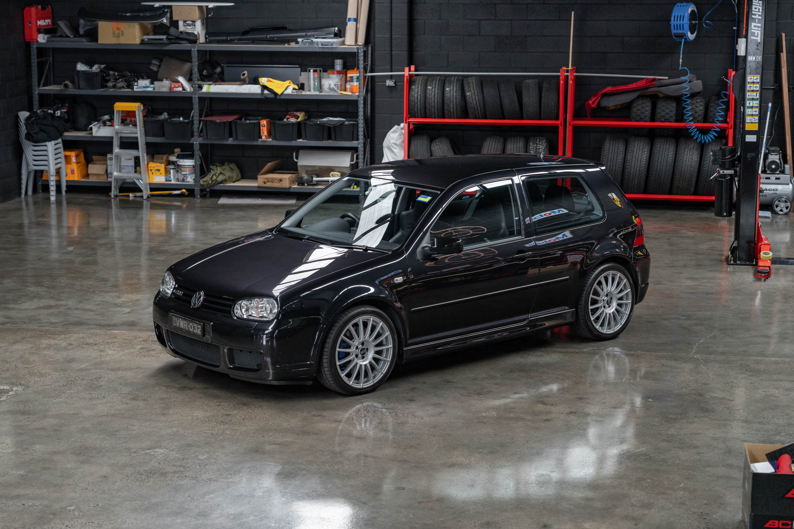 2004 VOLKSWAGEN GOLF (MK4) R32 - 24,411 KM