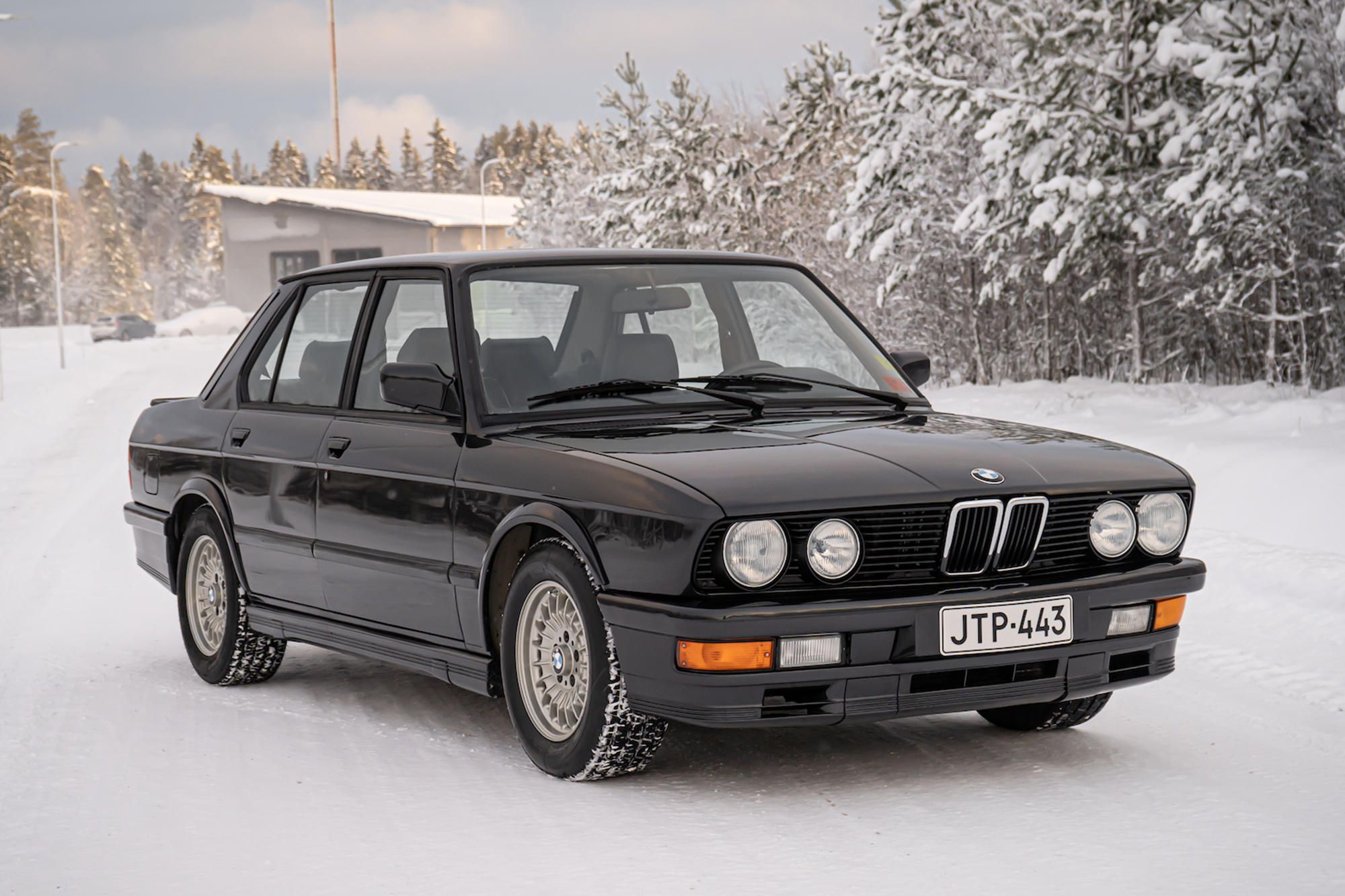 1986 BMW (E28) M535I for sale by auction in Nykarleby, Finland image