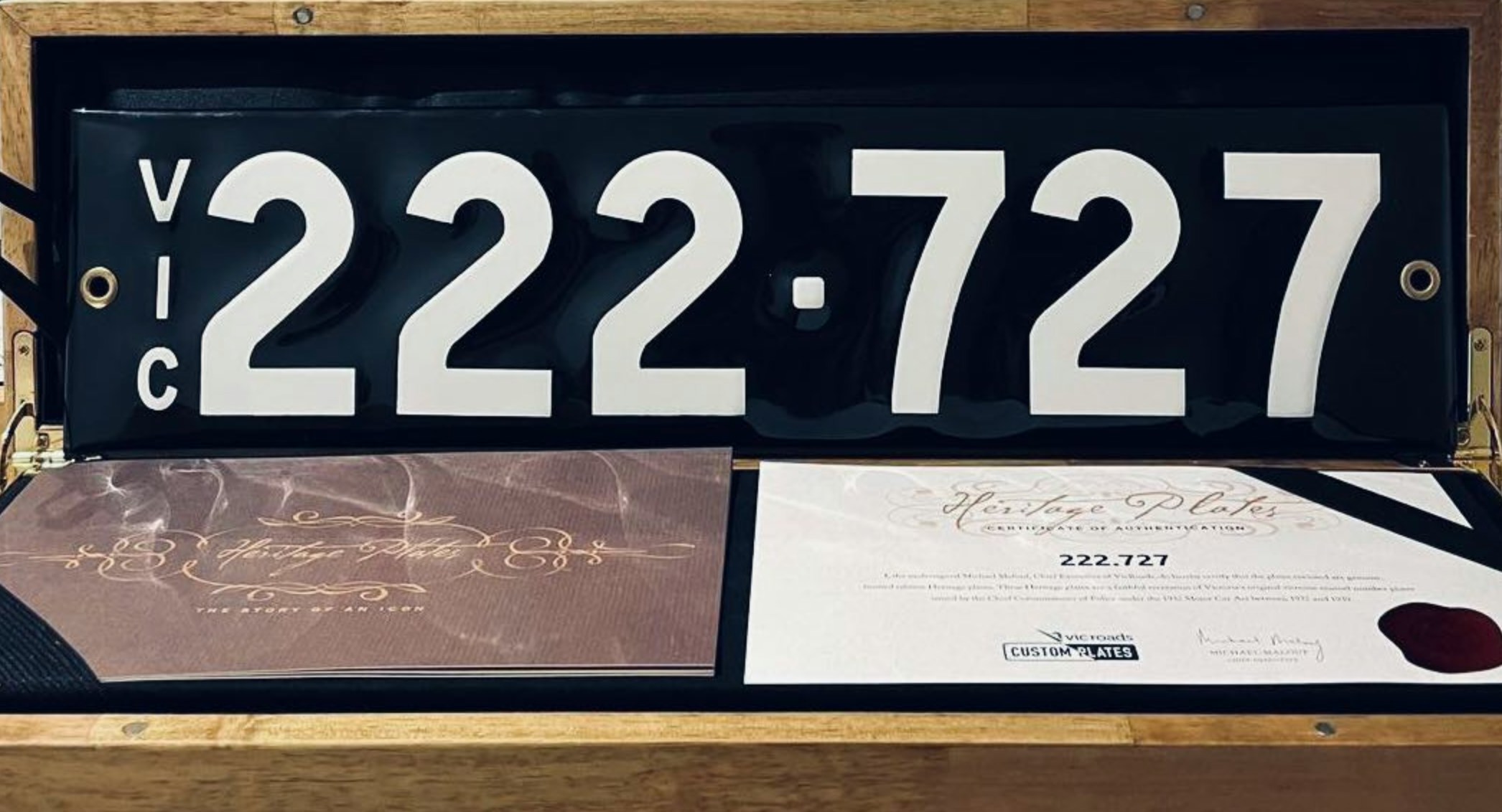 '222 727' VICTORIA HERITAGE NUMBER PLATE