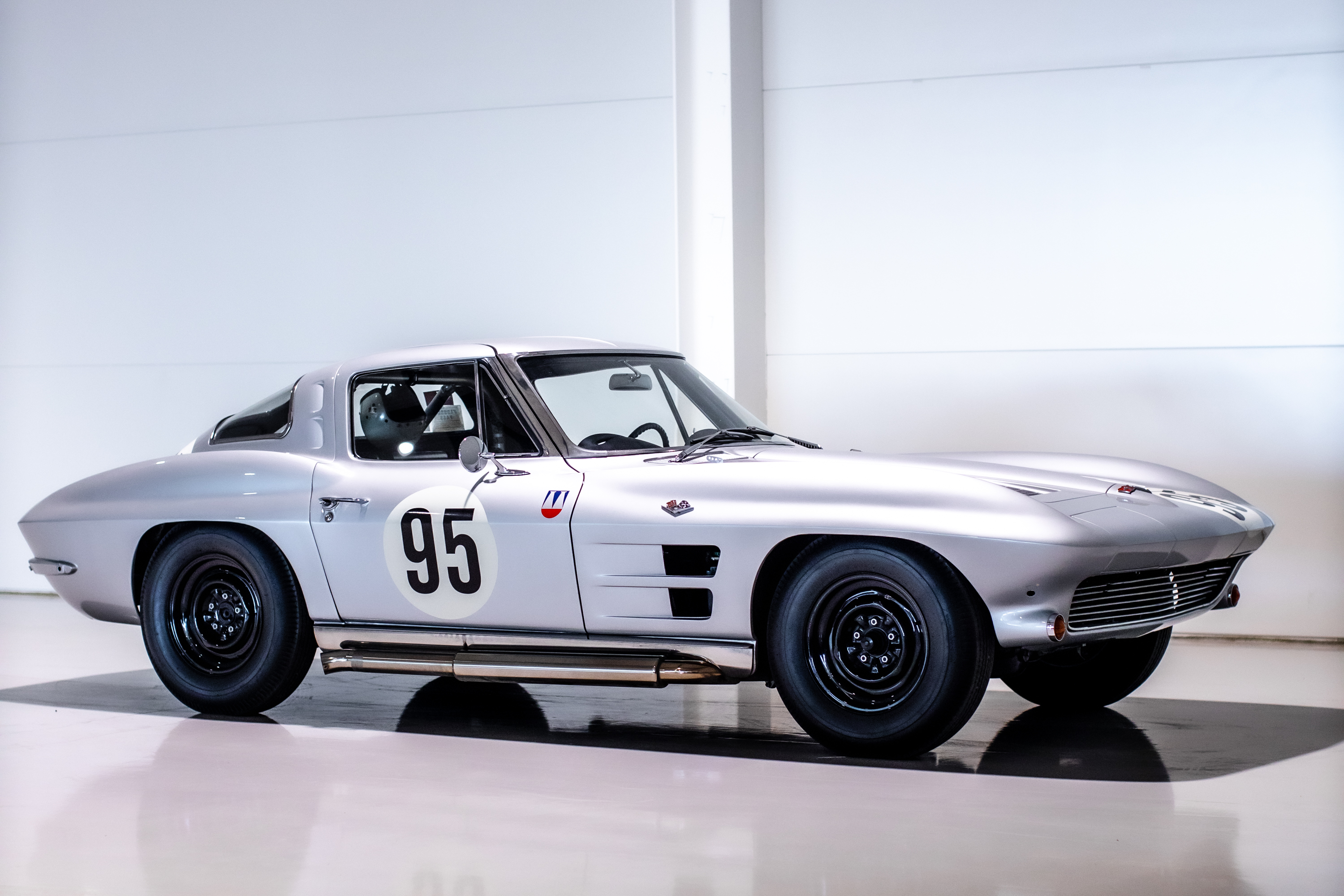 1963 CHEVROLET CORVETTE STINGRAY (C2) COUPE 'SPLIT WINDOW' - RACE CAR