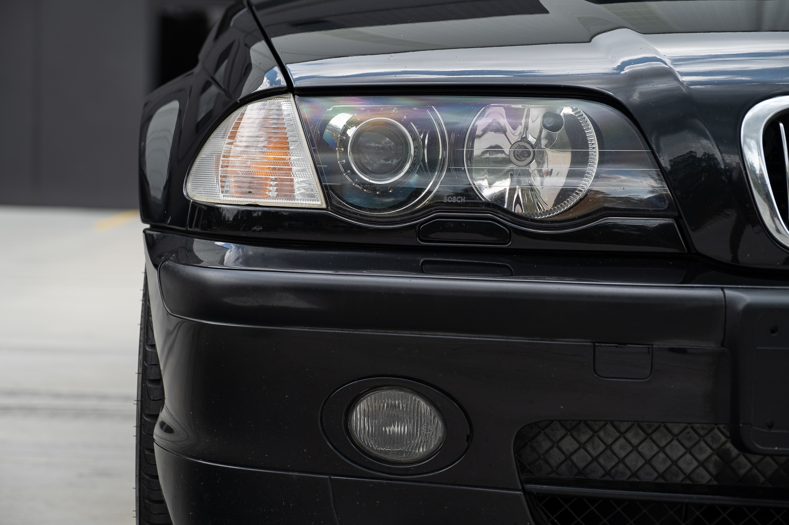 Uzooka Halogen Headlight Set For 1999-2001 BMW E46 Sedan (323i, 328i, 325i, 330i, Xi) – DOT/SAE, With Bulbs