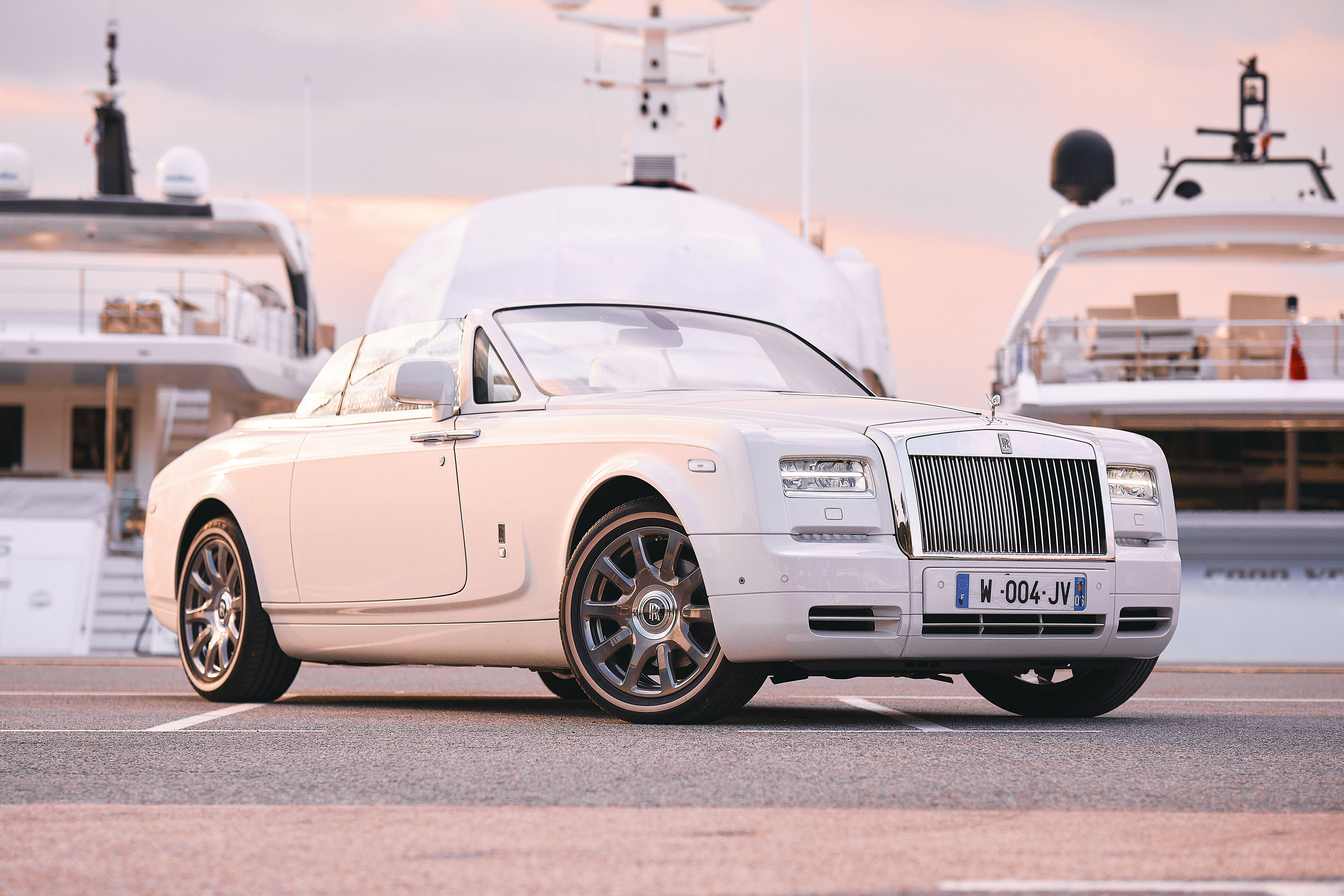 2016 ROLLS-ROYCE PHANTOM DROPHEAD COUPE - 11,087 KM