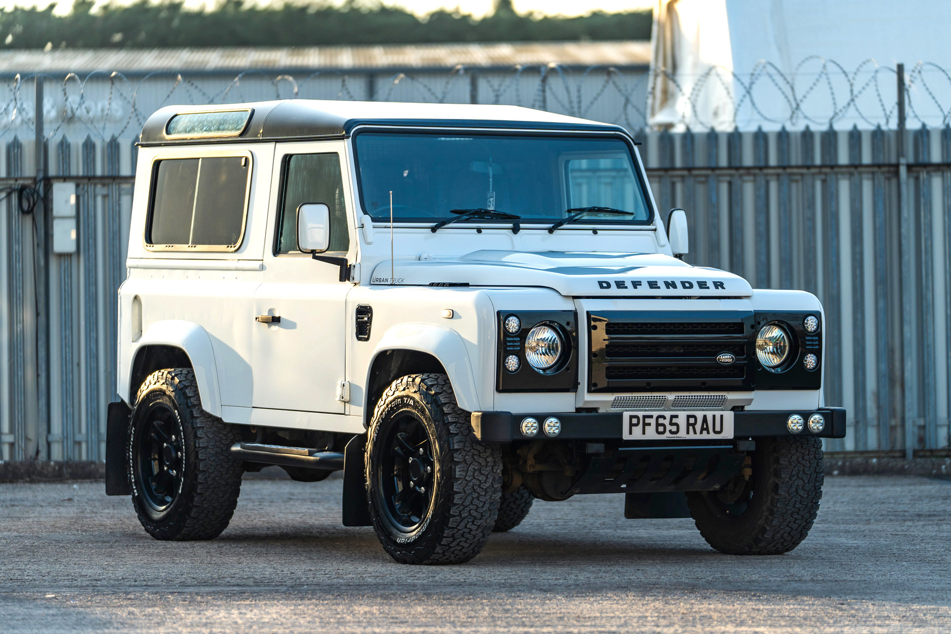 2015 LAND ROVER DEFENDER 90 XS STATION WAGON 'URBAN TRUCK'