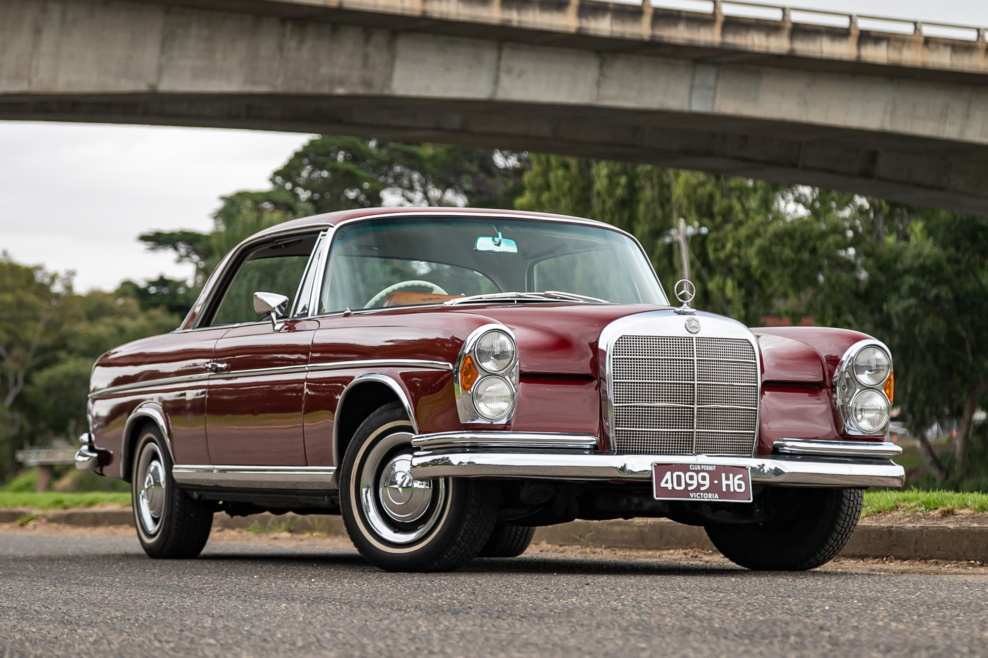 1967 MERCEDES-BENZ (W112) 300SE COUPE