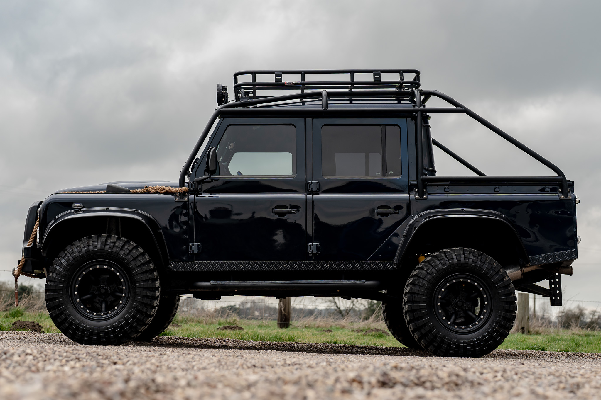 2011 LAND ROVER DEFENDER 110 XS - SPECTRE EVOCATION