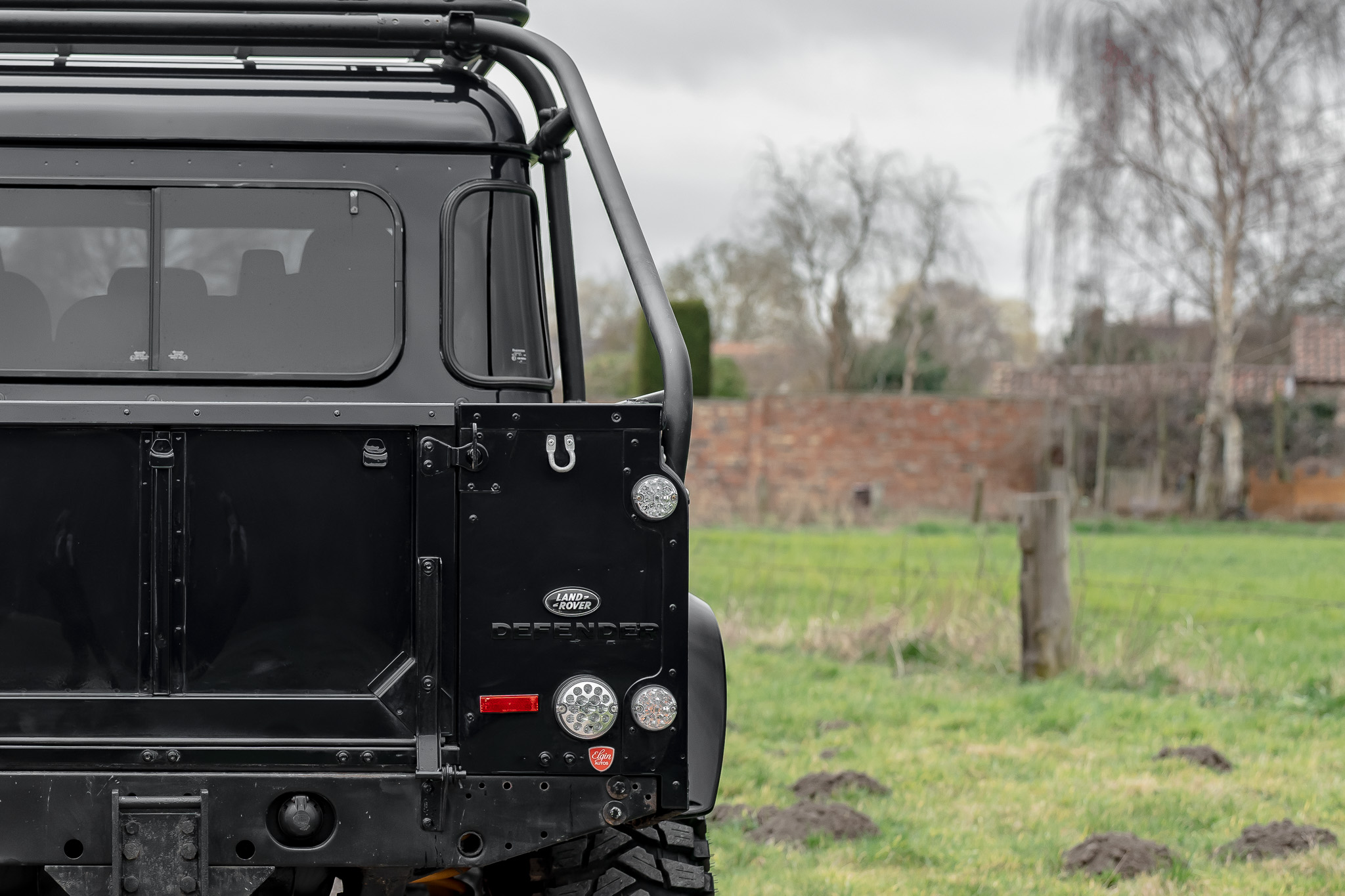 2011 LAND ROVER DEFENDER 110 XS - SPECTRE EVOCATION