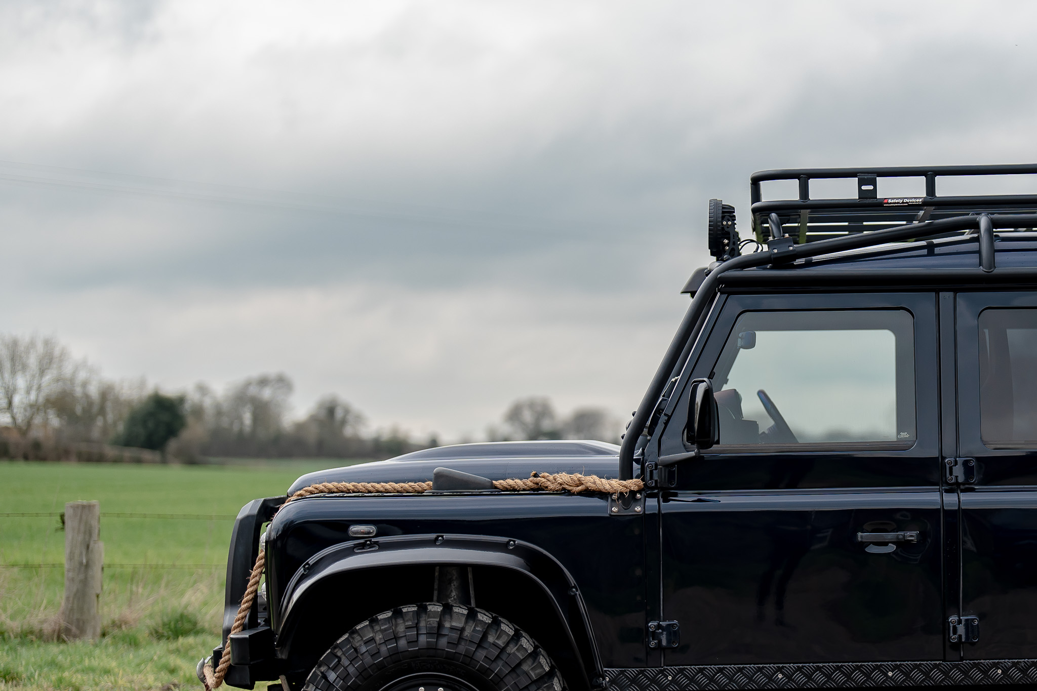 2011 LAND ROVER DEFENDER 110 XS - SPECTRE EVOCATION