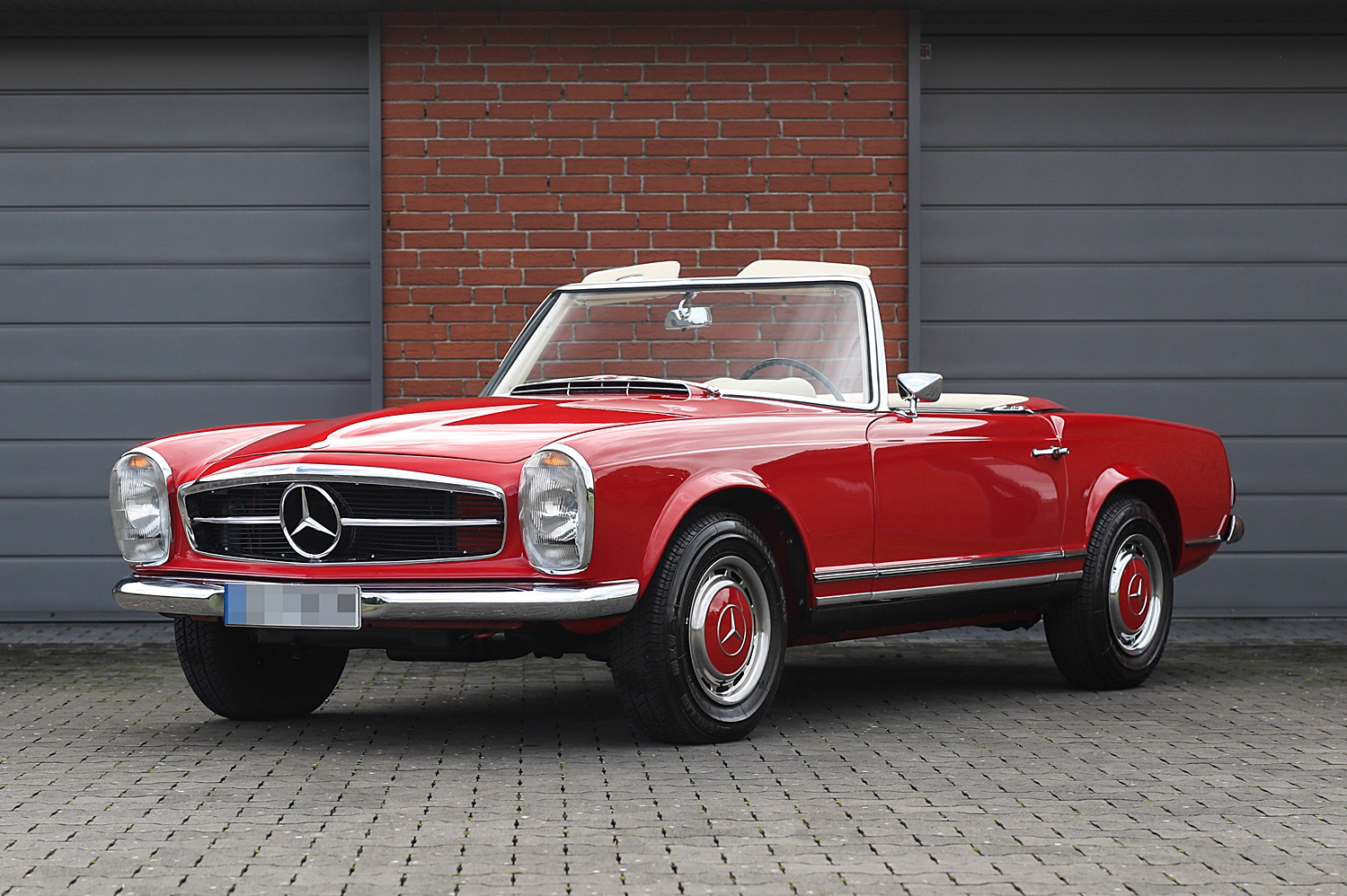 1967 MERCEDES-BENZ 250 SL PAGODA