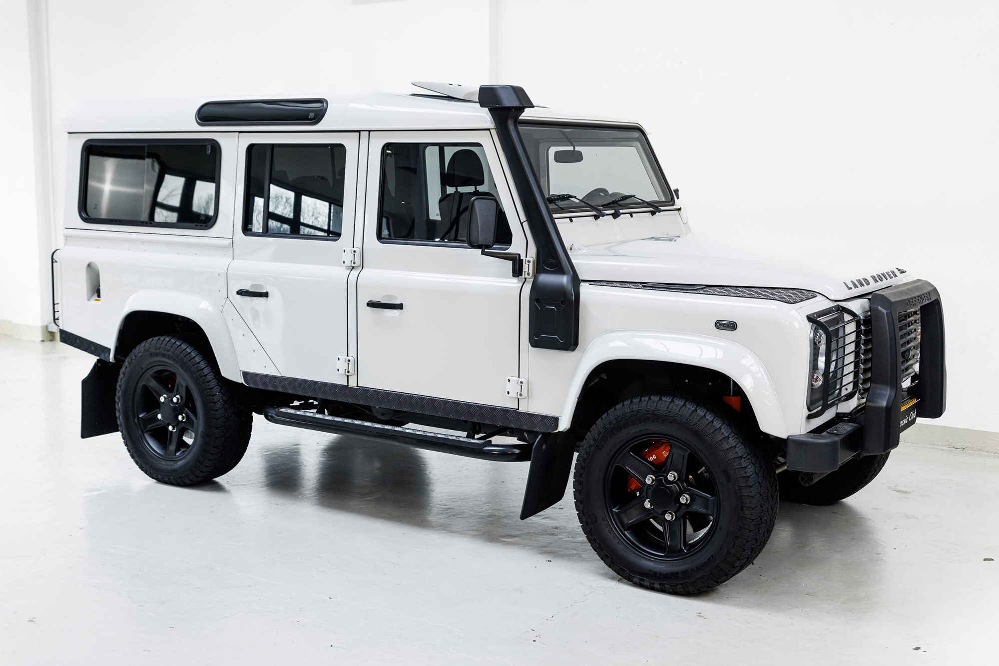 2009 LAND ROVER DEFENDER 110 XS – LS3 V8 TOPHAT